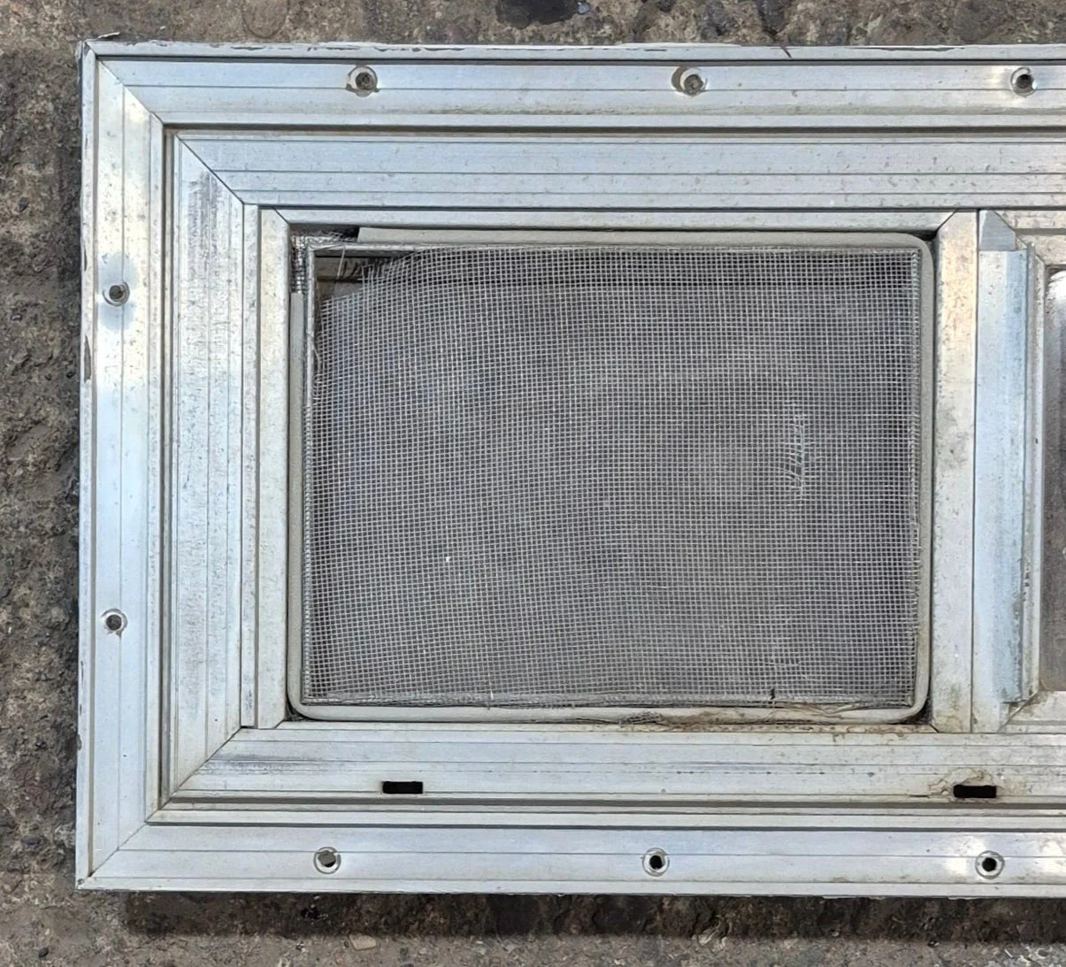 Used Silver Square Opening Window: 20" W x 8" H x 7/8" D - Image 3