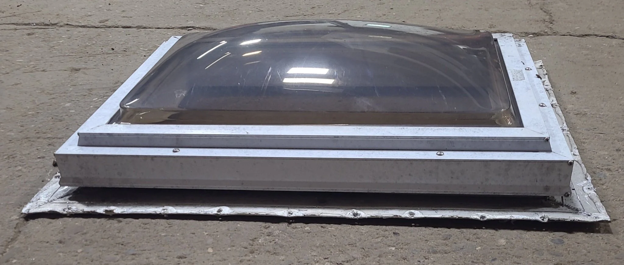 Used Skylight 23 1/2" X 31 1/2" (with inner skylight) - Image 2