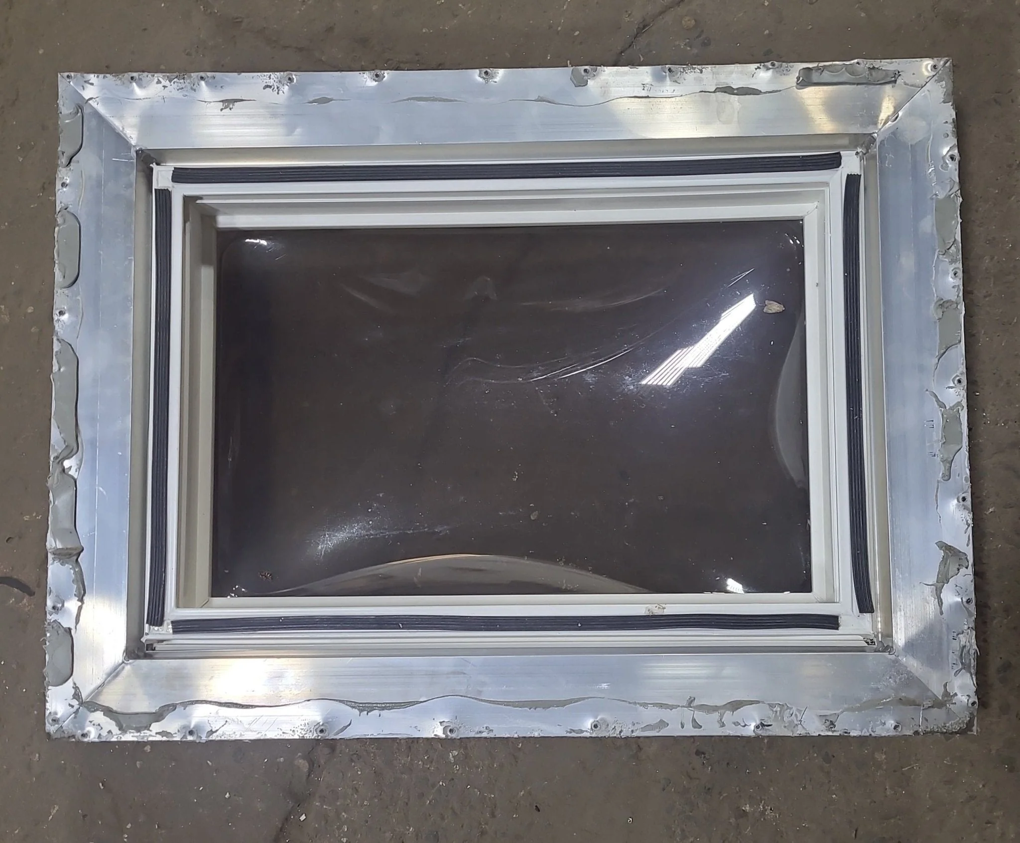 Used Skylight 23 1/2" X 31 1/2" (with inner skylight) - Image 3
