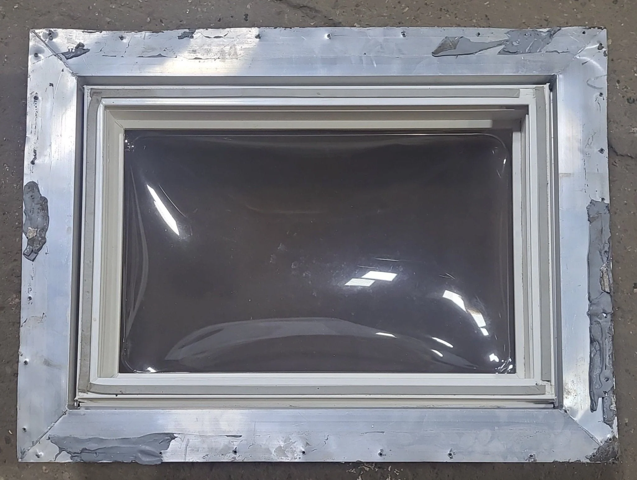 Used Skylight 23 1/2" X 31 1/4" (with inner skylight) - Image 4
