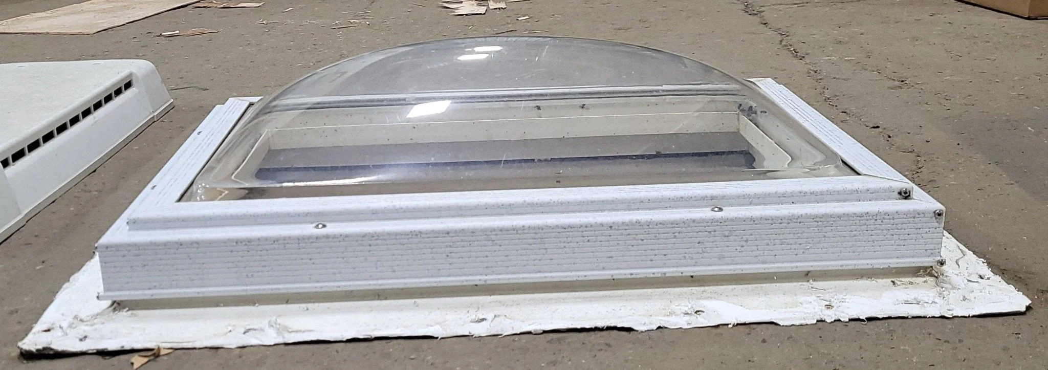 Used Skylight 31 1/2" X 23 1/2" (with inner skylight) - Image 3