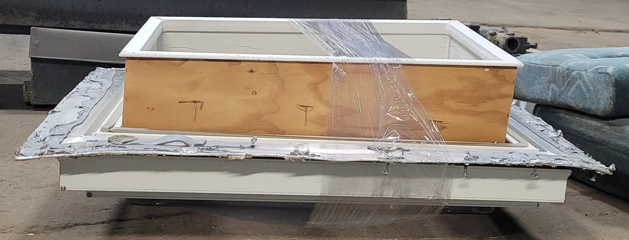 Used Skylight 31 1/4" X 23 1/2" (with inner skylight) - Image 4