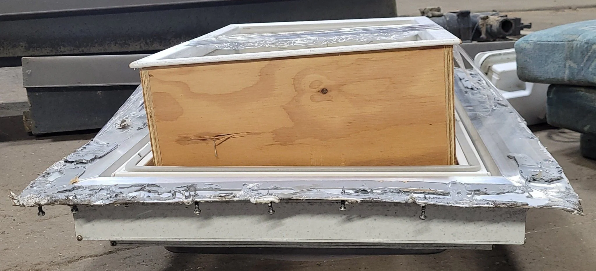 Used Skylight 31 1/4" X 23 1/2" (with inner skylight) - Image 6