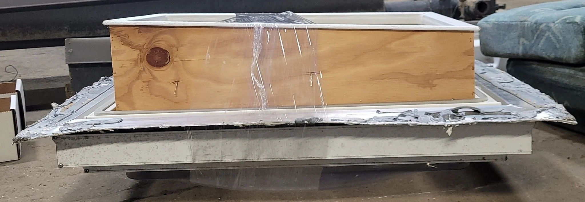Used Skylight 31 1/4" X 23 1/2" (with inner skylight) - Image 7