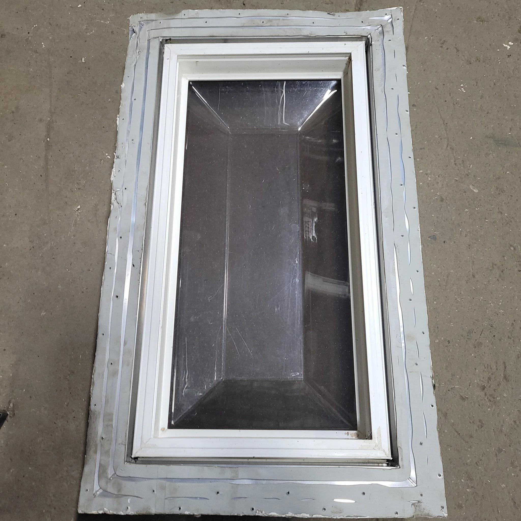 Used Skylight 39 1/2" X 23 1/2" (with inner skylight) - Image 4