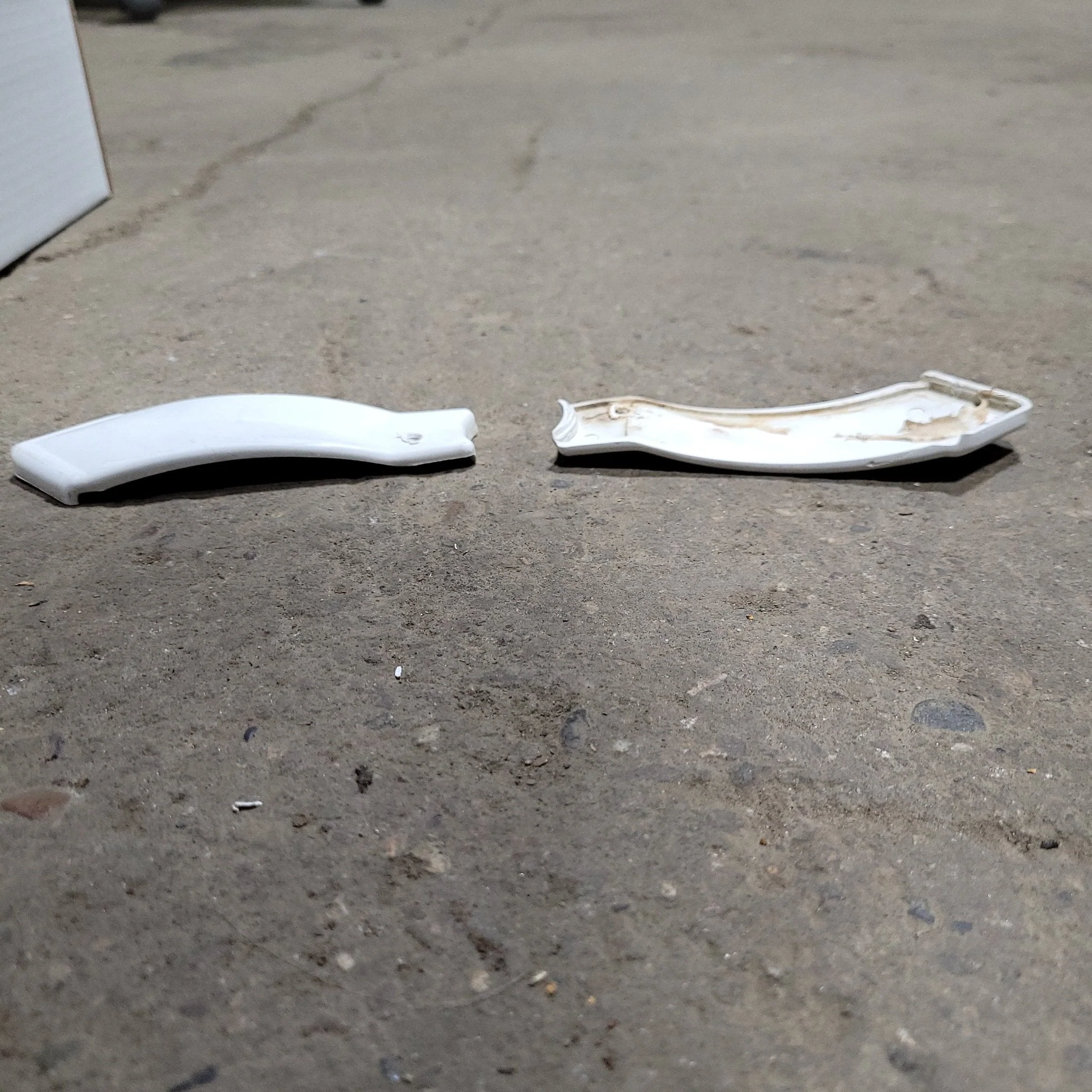 Used Slide-Out Extrusion Cover - Image 2