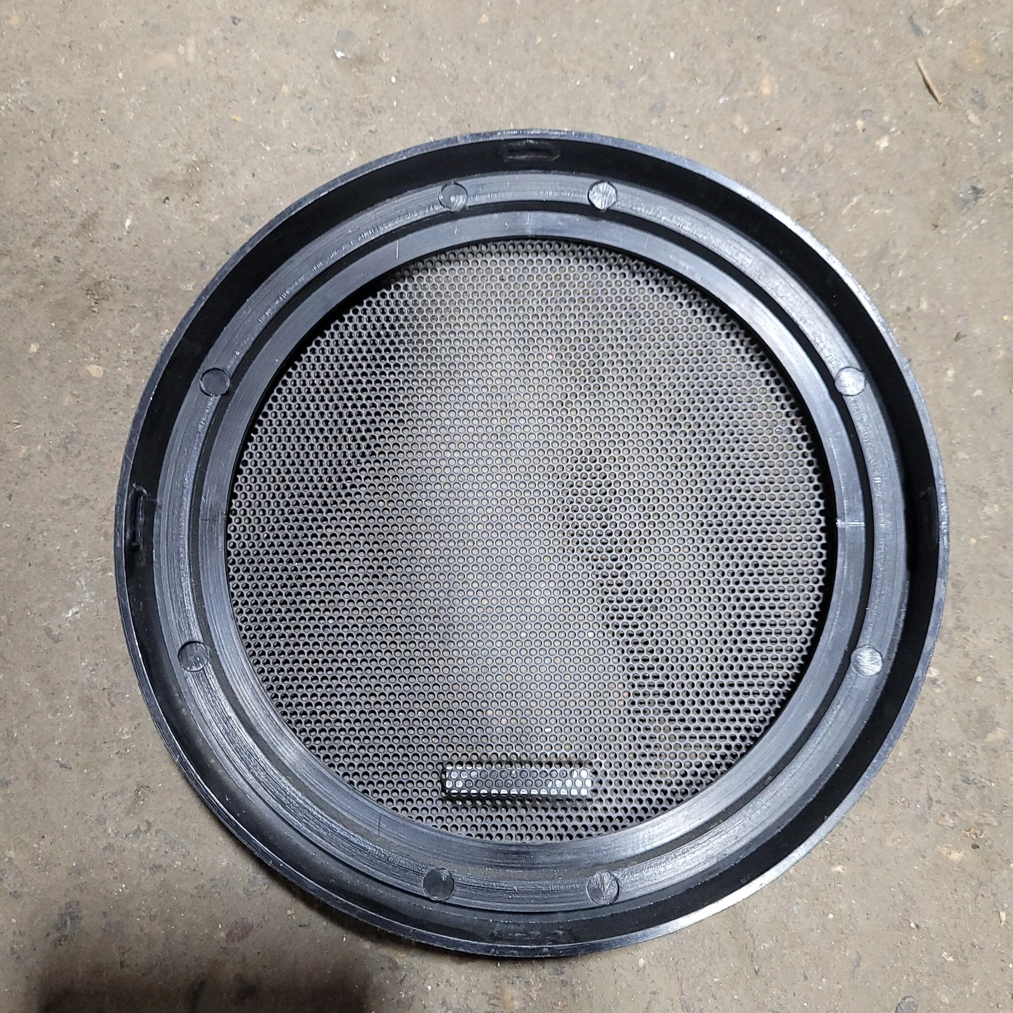 Used Speaker cover 6 1/2", snap on style - Image 2