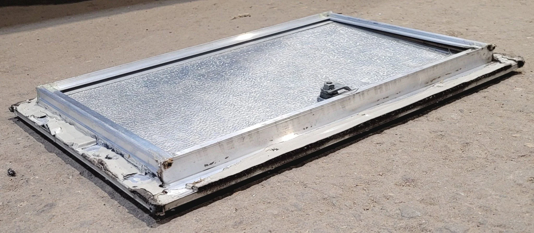 Used Square Cornered Cargo Door 18" x 10 5/8" x 3/4"D - Image 3