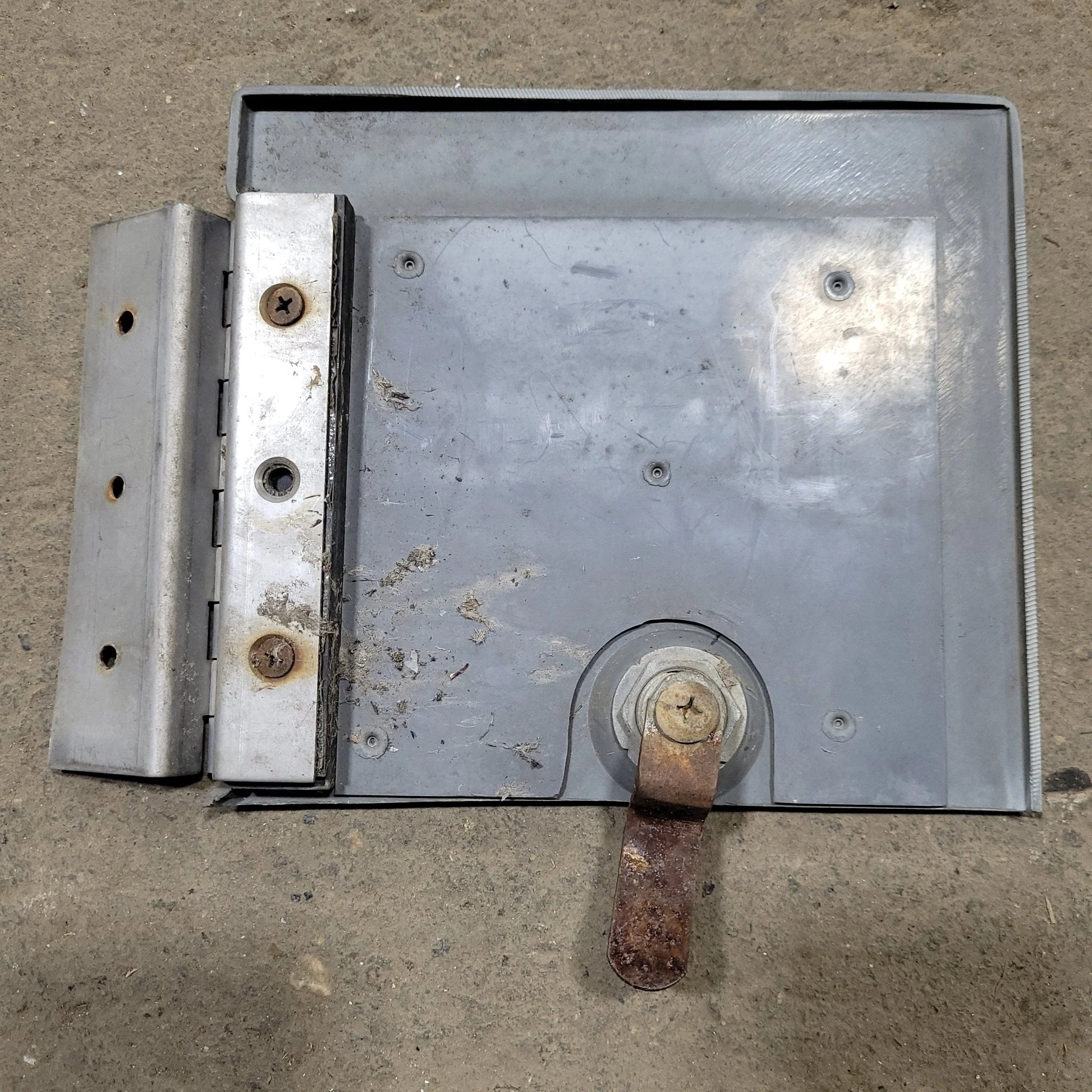 Used Square Locking Gas Access Door - Image 2