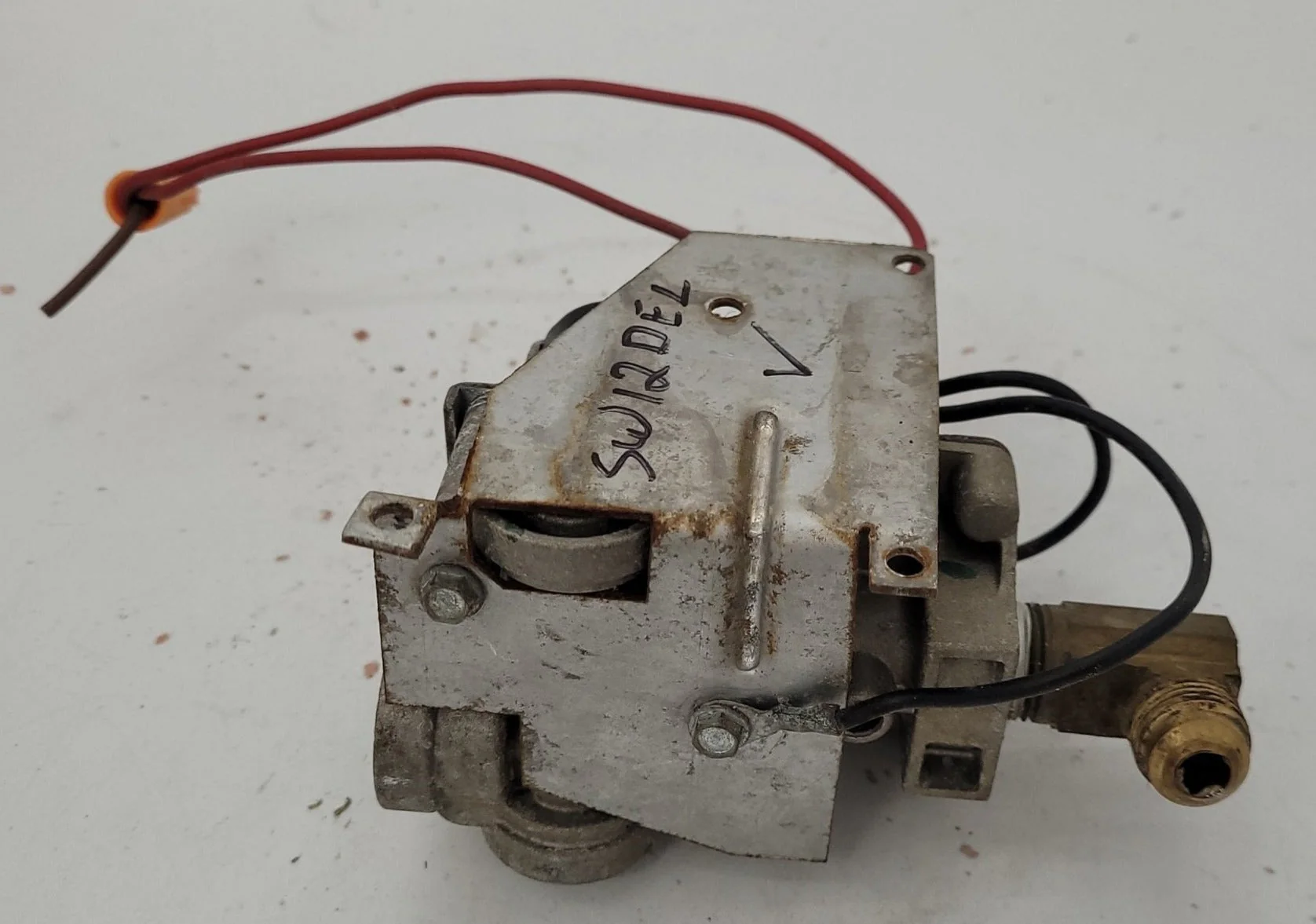 Used Suburban 161109 DSI Gas Valve 25M16V - Image 2