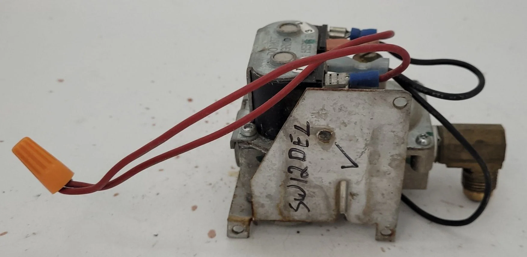 Used Suburban 161109 DSI Gas Valve 25M16V - Image 3