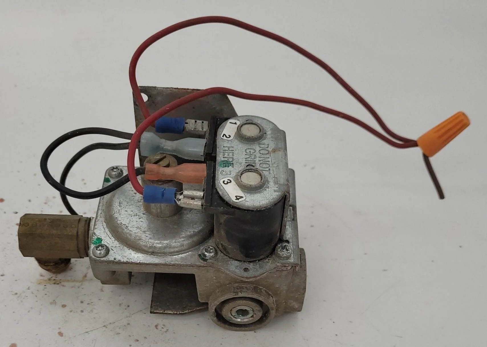 Used Suburban 161109 DSI Gas Valve 25M16V - Image 4