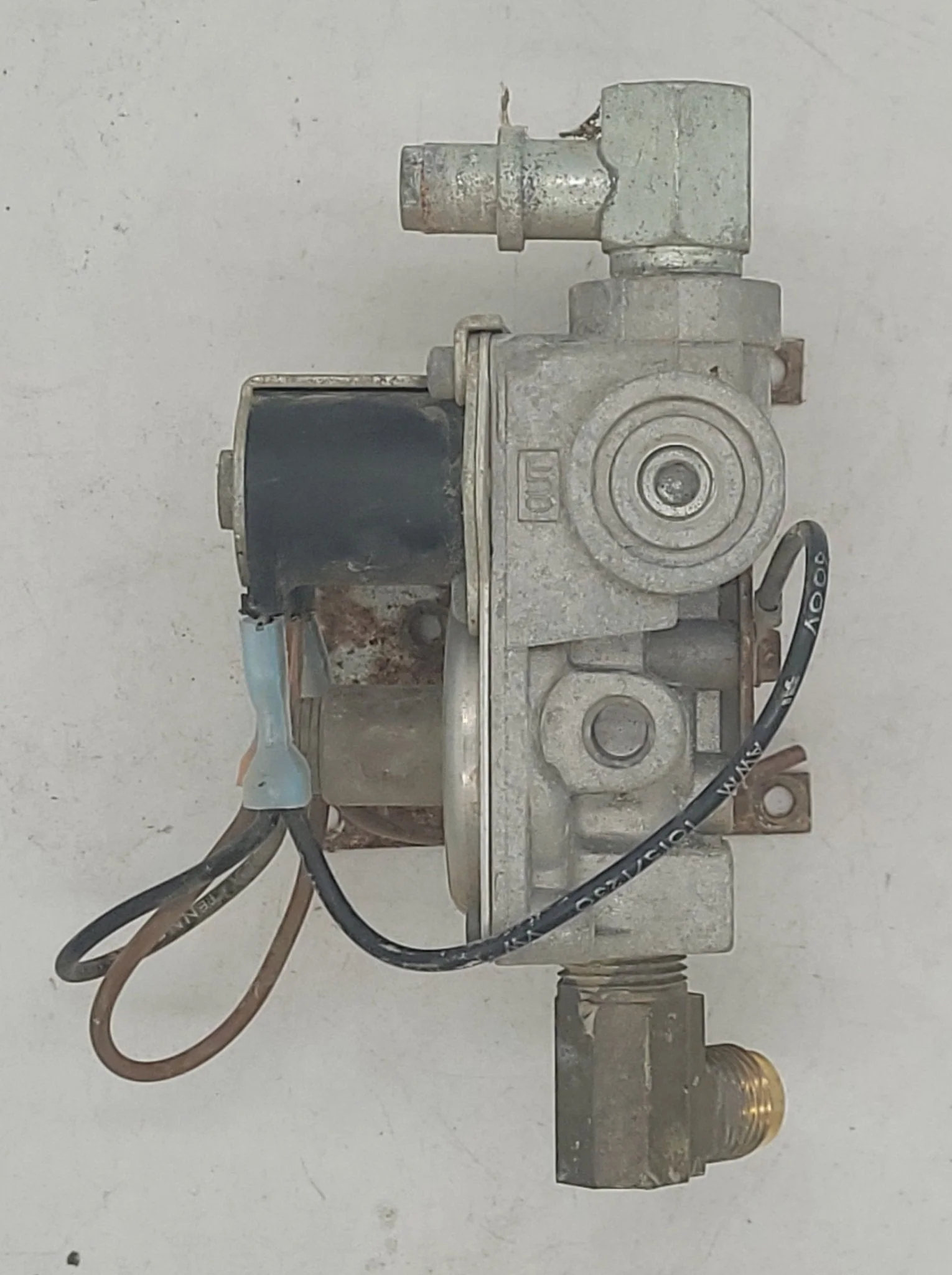 Used Suburban Mfg Water Heater Gas Valve 161071 - Image 2
