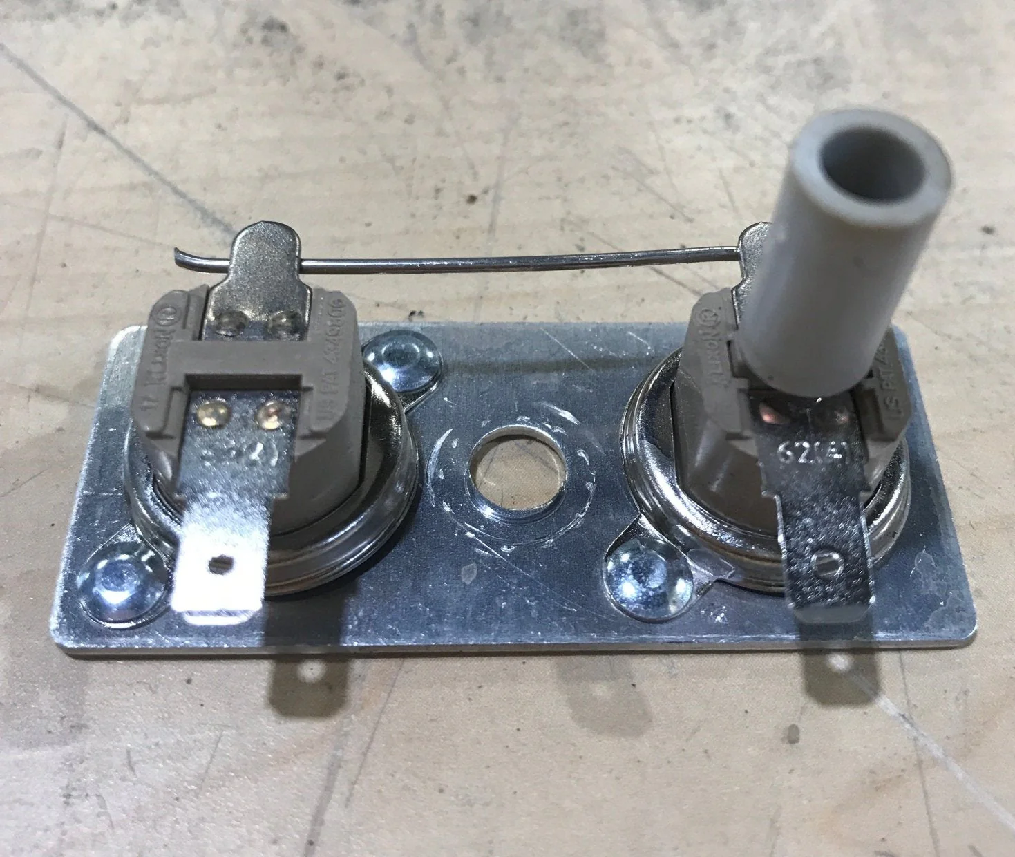Used Suburban Water Heater Thermostat Switch - 232306 - Image 2