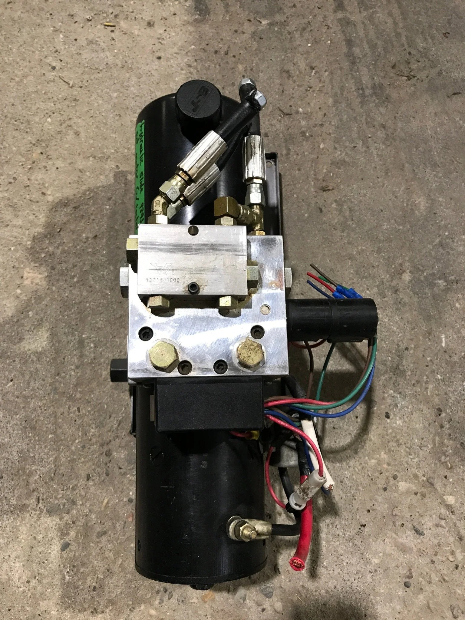 Used TAYLOR-NEWCOMB RV Slide Out Hydraulic Pump/Motor/Tank Assembly - Image 4
