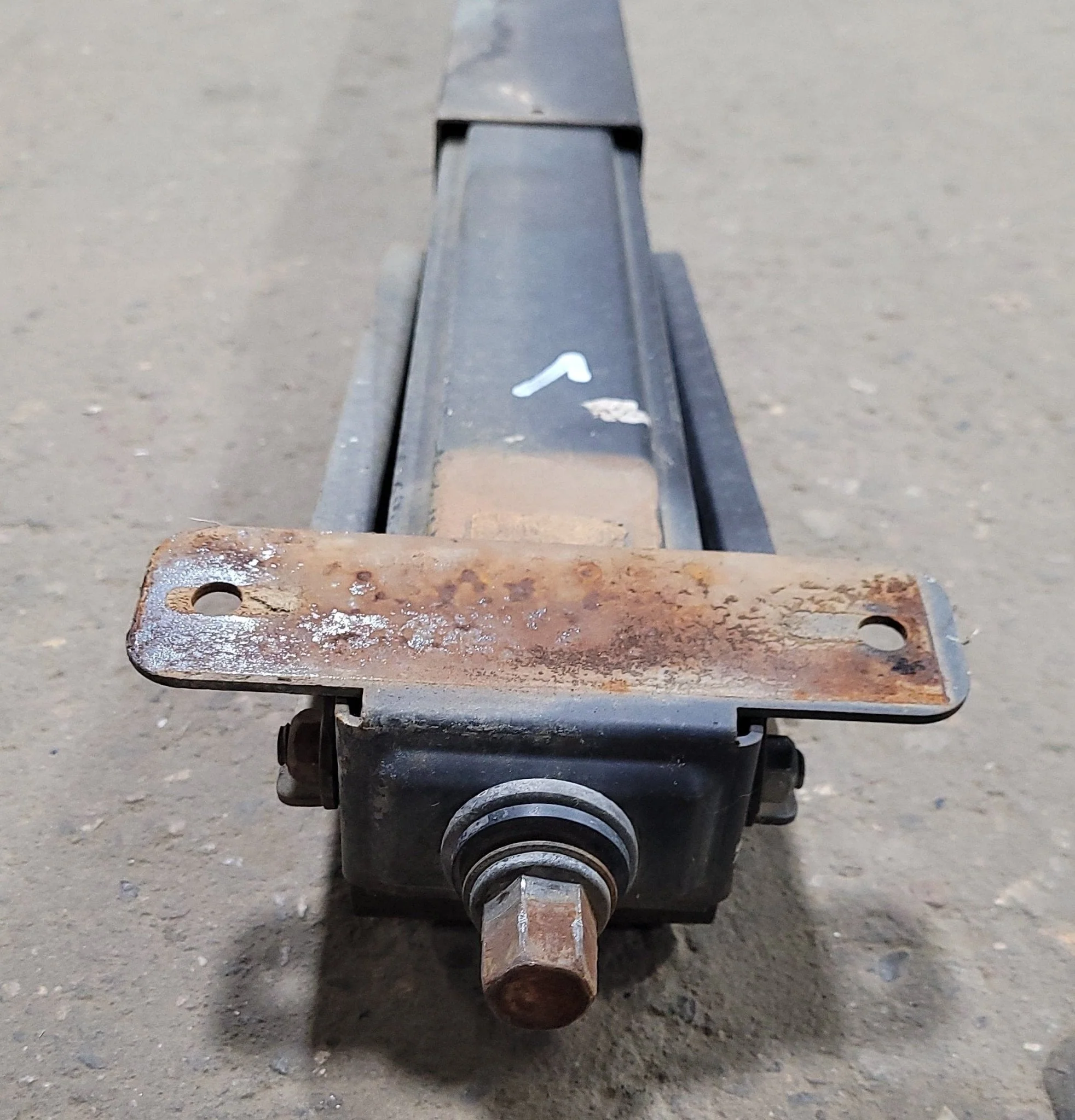 Used Telescopic Stabilizer Jack 75 1/2" - Image 2