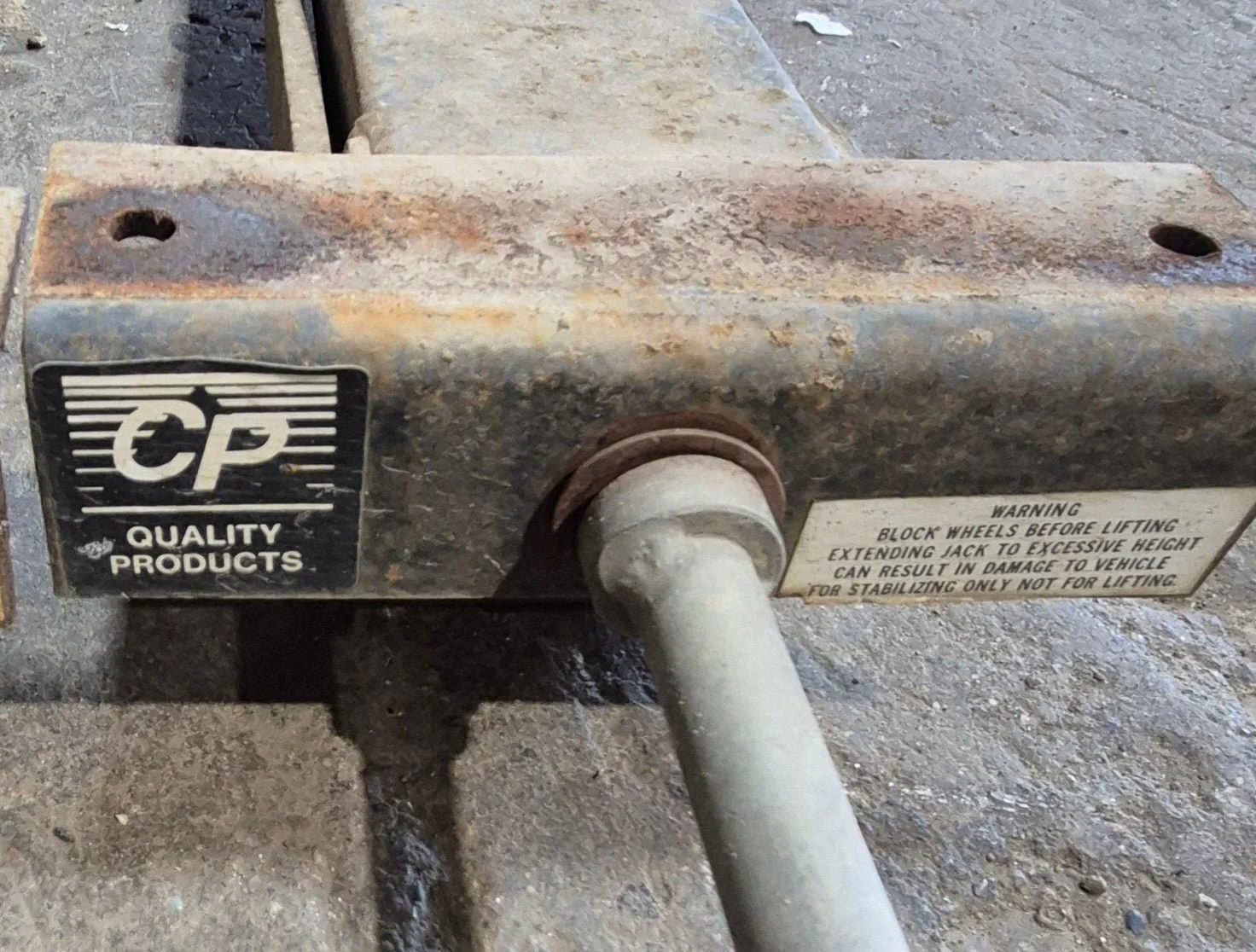 Used Telescopic Stabilizer Jack 79 3/4" - Image 2
