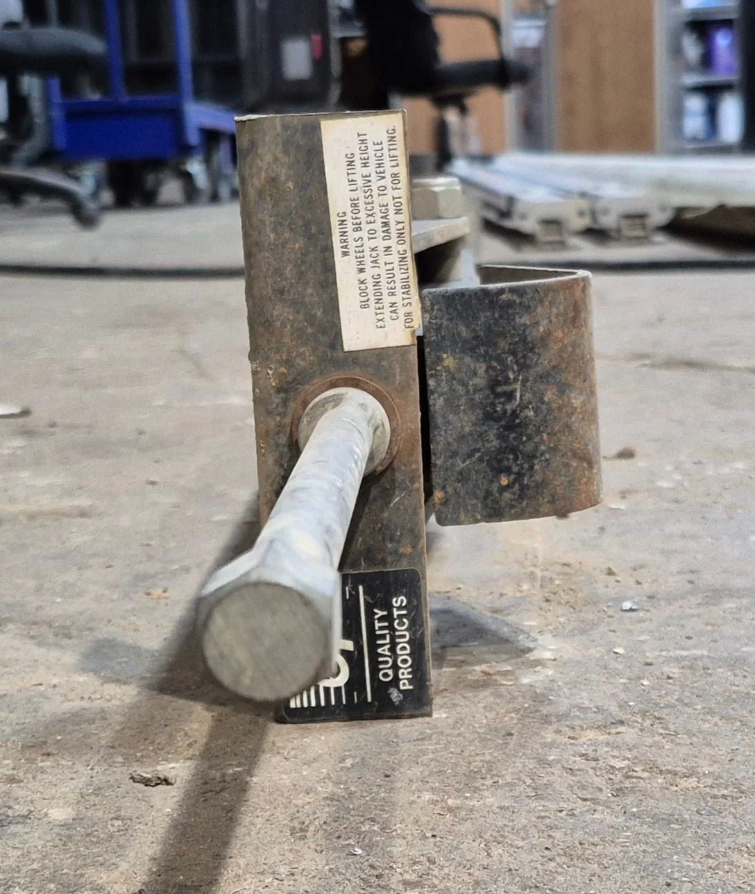 Used Telescopic Stabilizer Jack 79 3/4" - Image 7