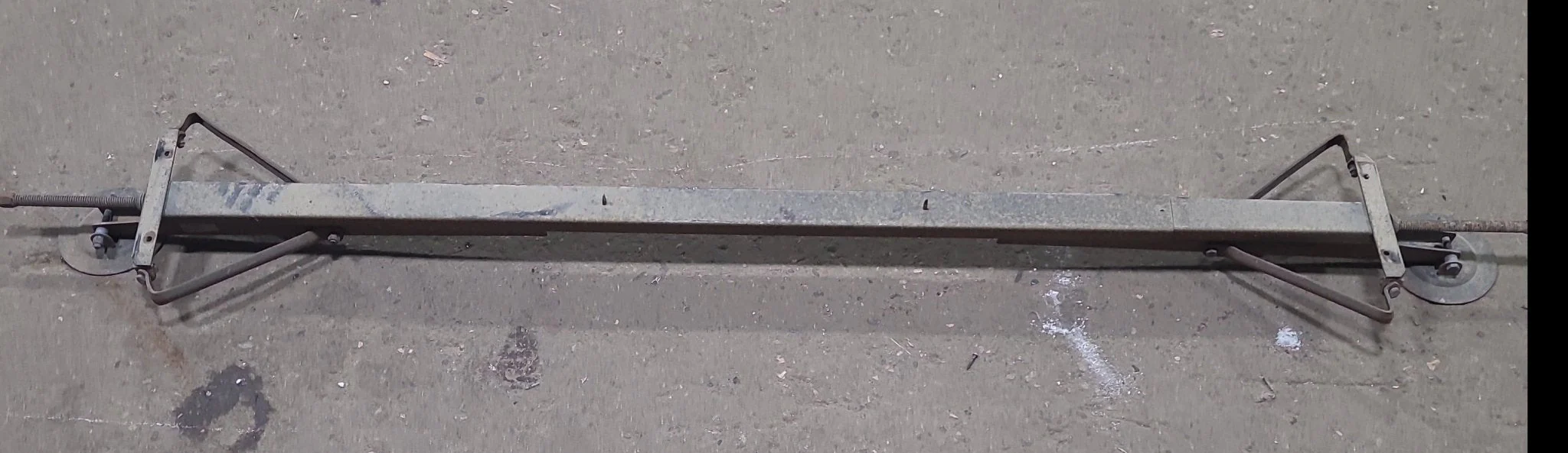 Used Telescopic Stabilizer Jack 83"