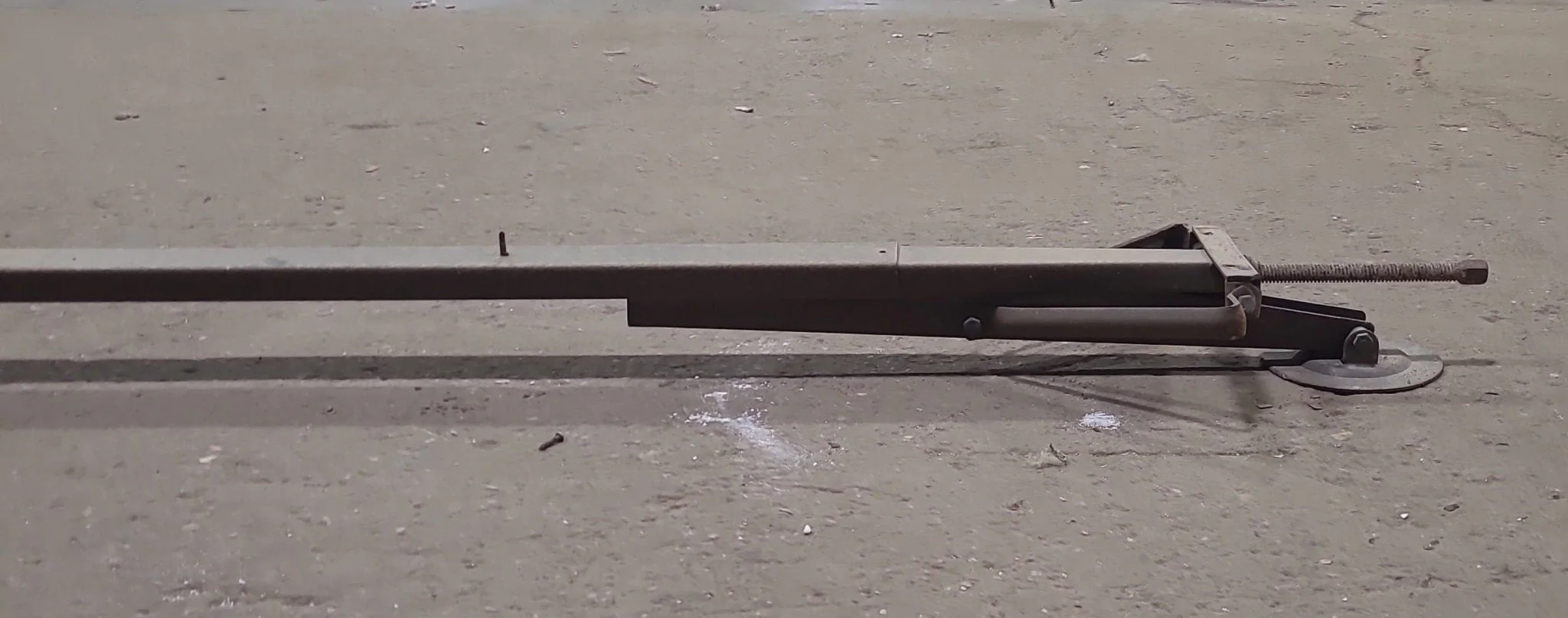 Used Telescopic Stabilizer Jack 83" - Image 2