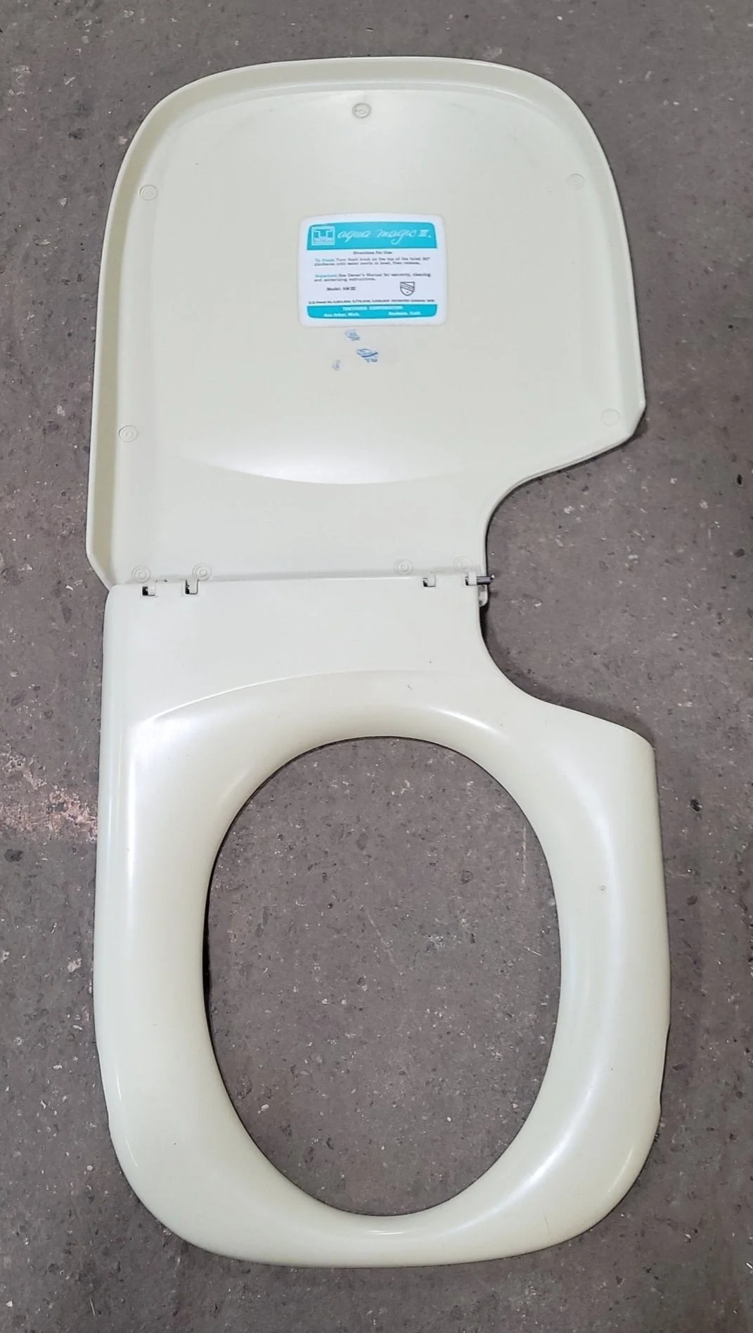 Used Thetford AM III Toilet Seat Seat & Cover Replacement - 09500 - 20932 - Image 3
