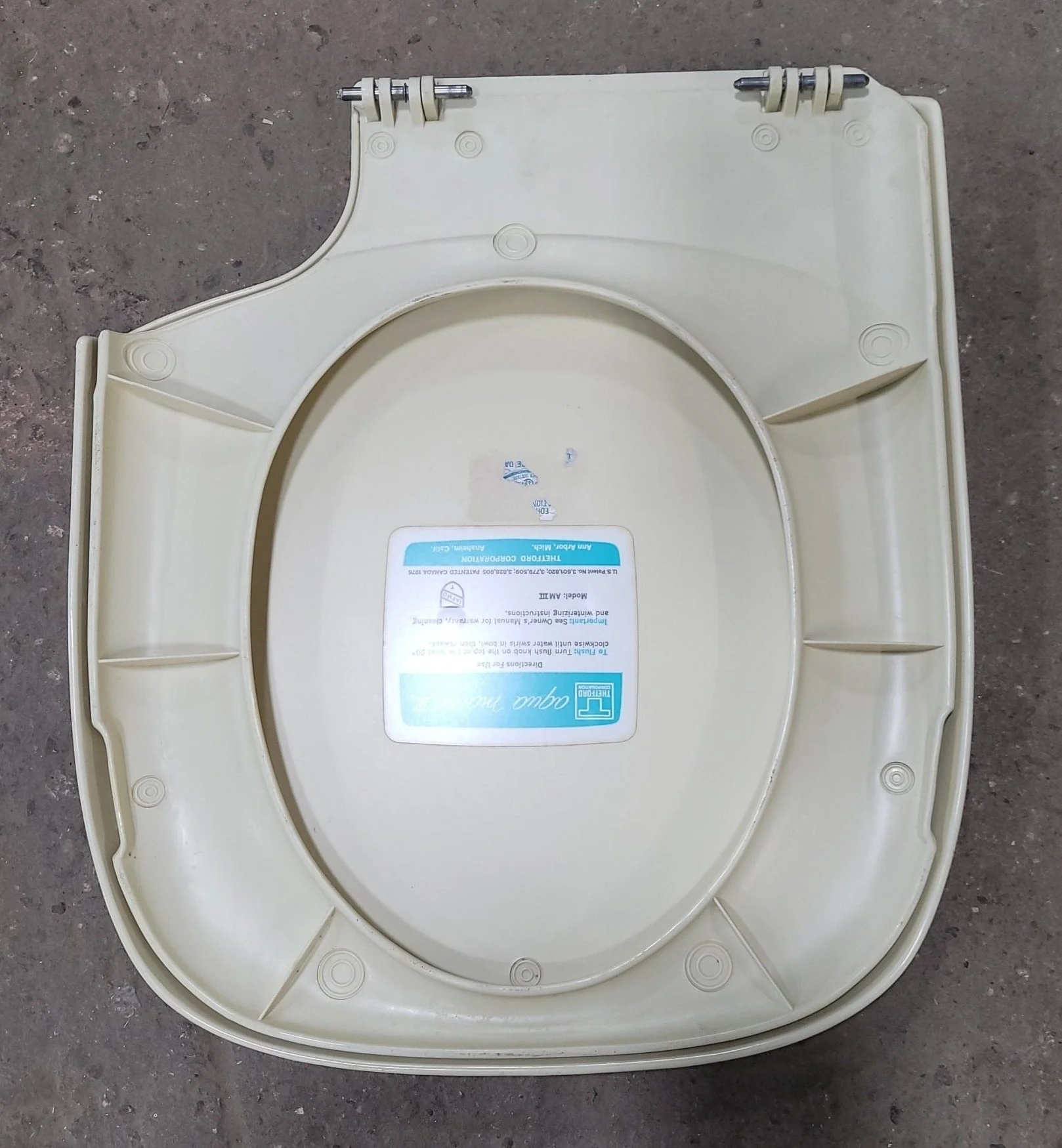 Used Thetford AM III Toilet Seat Seat & Cover Replacement - 09500 - 20932 - Image 4