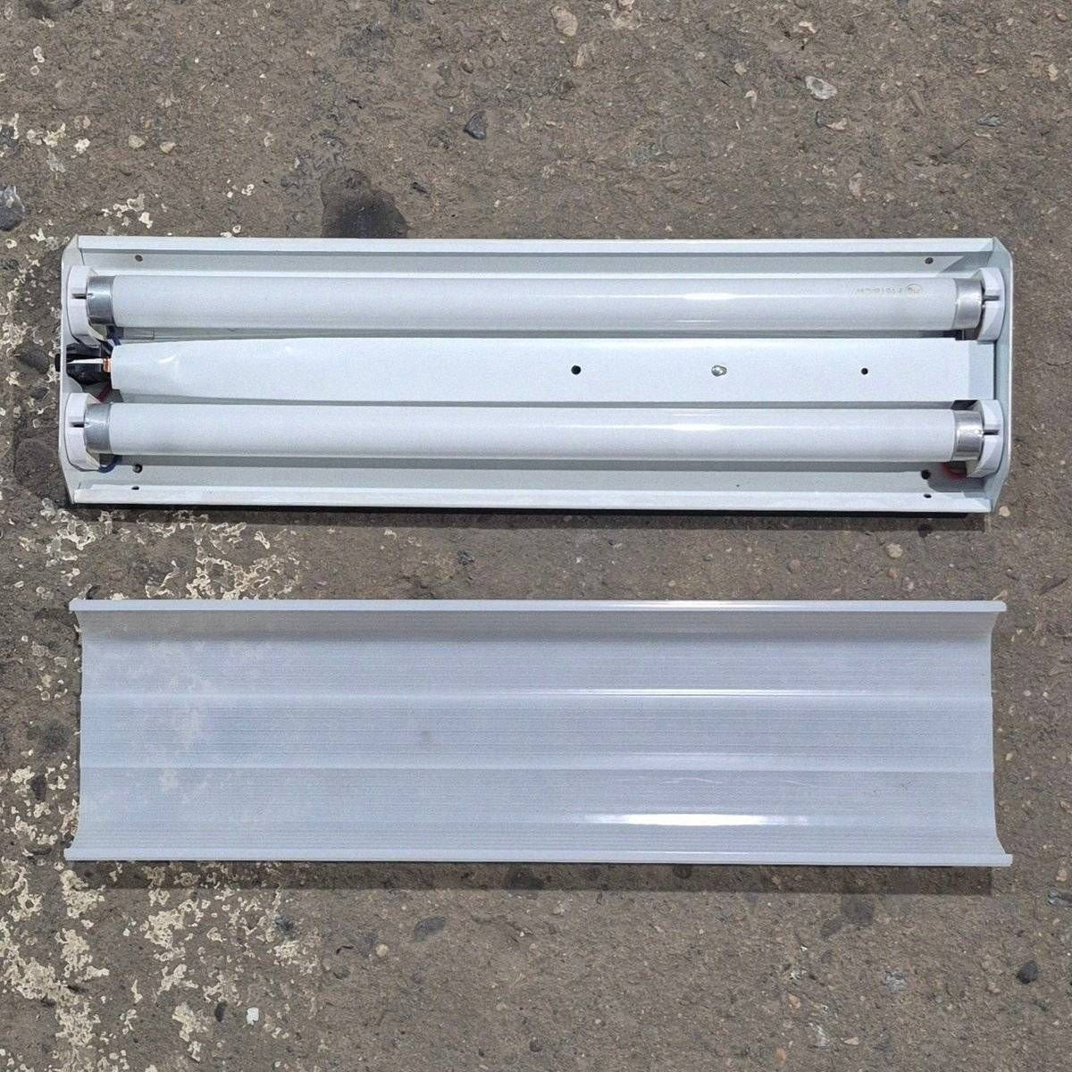 Used Thin-Lite Dual Fluorescent Light Fixture - Model 134 - Image 6