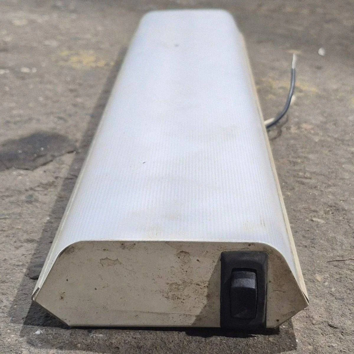 Used Thin-Lite Single Fluorescent Light Fixture - Model 115 - Image 5
