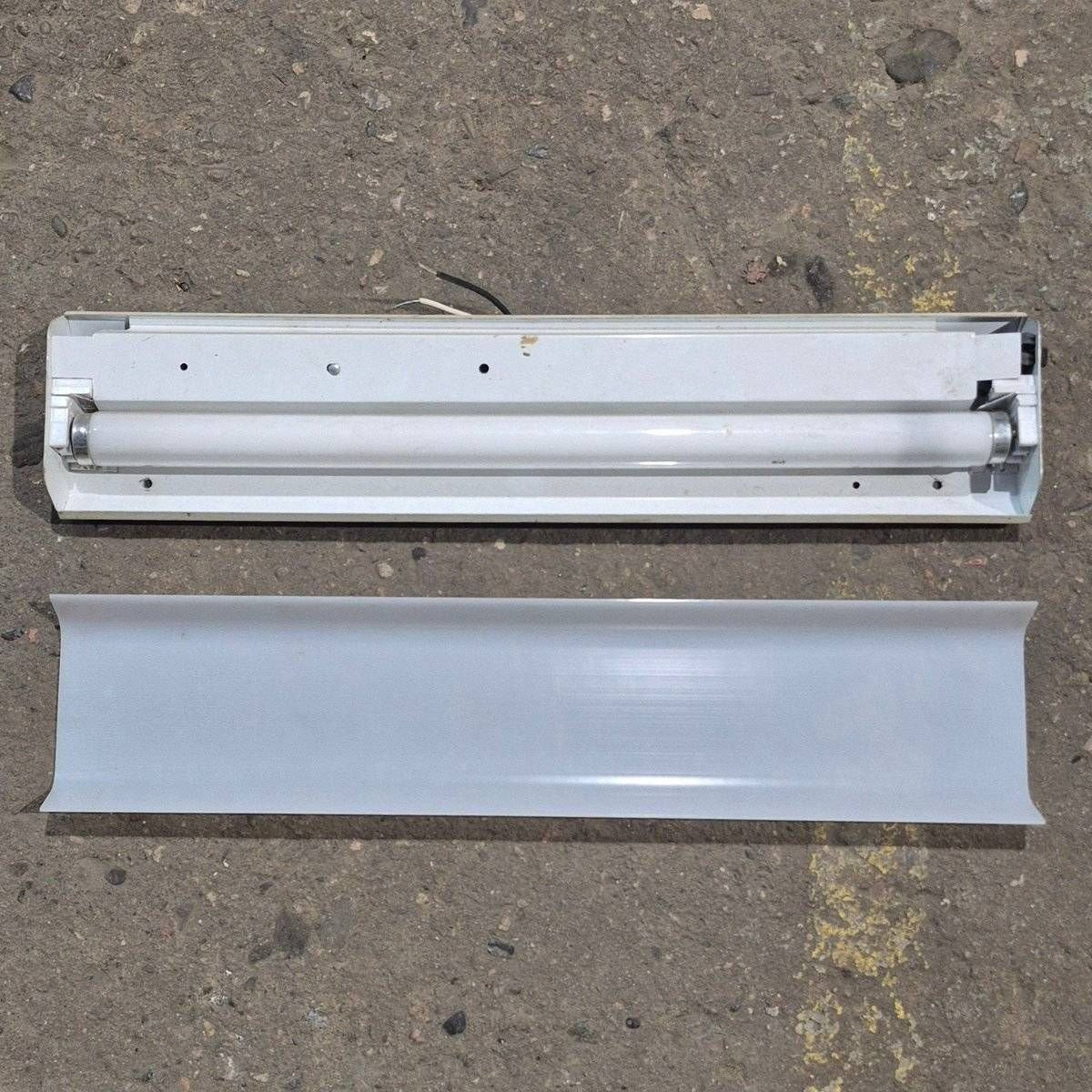 Used Thin-Lite Single Fluorescent Light Fixture - Model 115 - Image 6