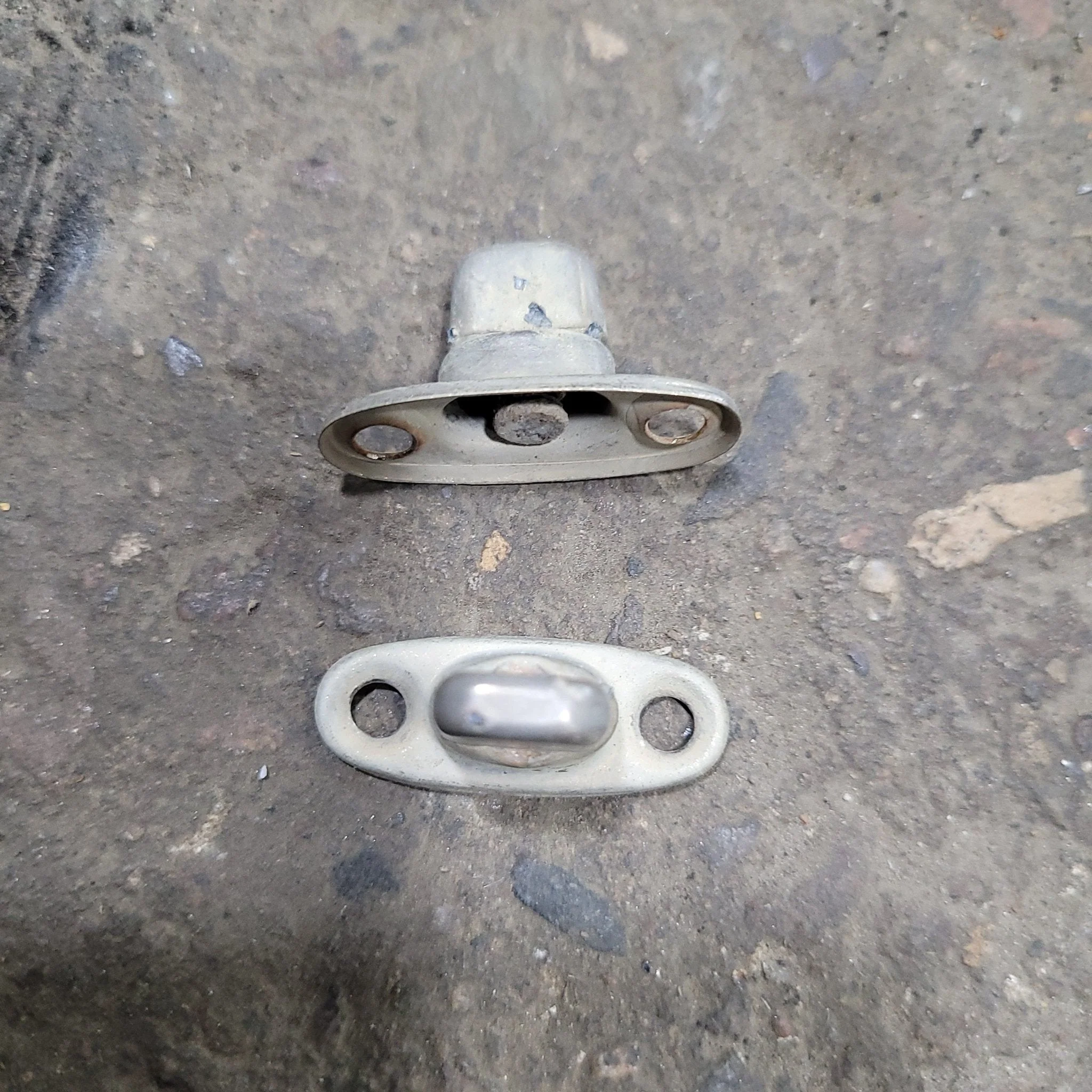 Used Turn Buttons (81595)- single