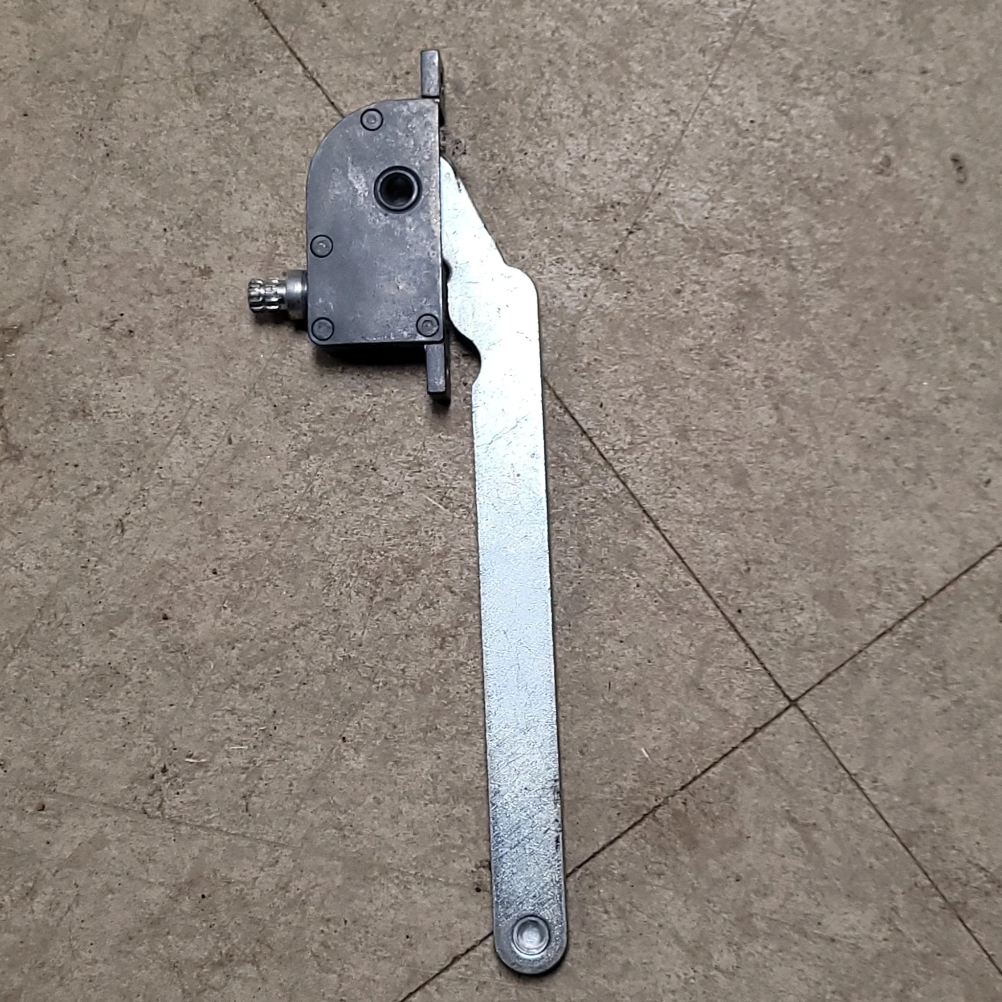 Used Vent Lift Mechanism 6" Arm 2 1/2" Hole Center - Image 2