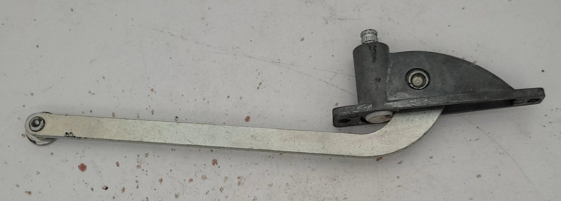 Used Vent Lift Mechanism 6" Arm 3" Hole Center - Image 2