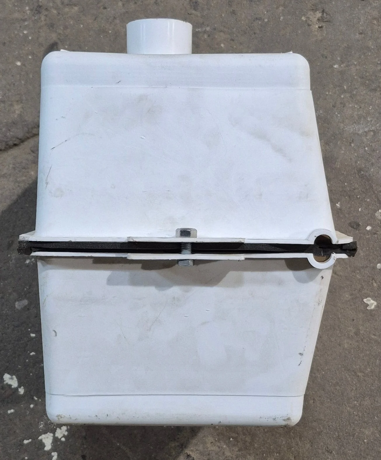Used Vented Battery Box - Image 4