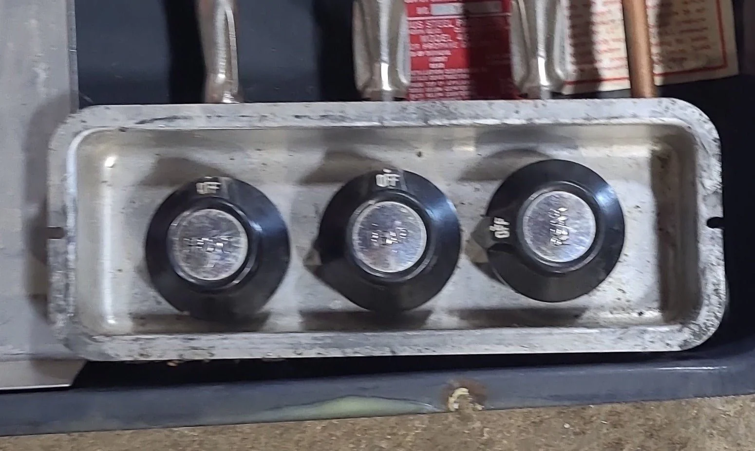 Used Vintage/ Retro 3 Burner RV Cooktop - Underwriters' Laboratories of Canada (ULC) 46-37 - Image 3