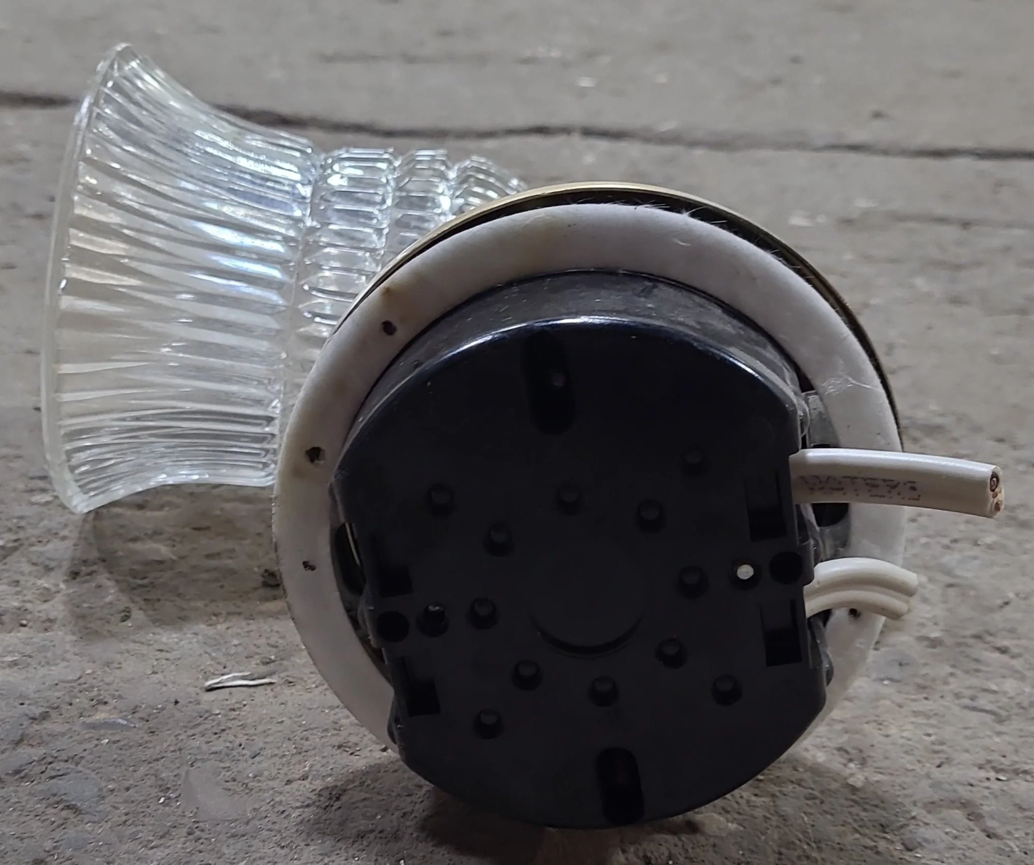 Used Wall Mount Light - Image 3