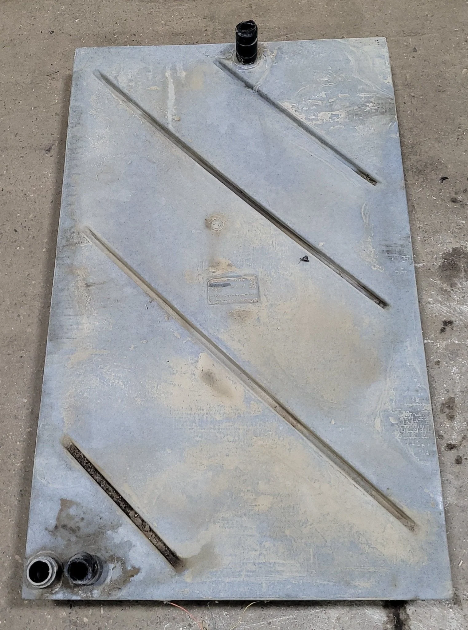 Used Waste/ Grey Water Tank 54 1/2" X 33 1/2" X 6" - Image 5