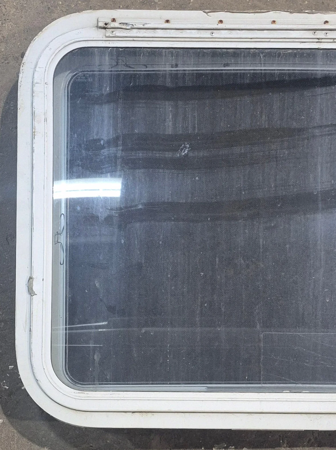 Used White Radius Emergency Opening Window : 29 1/4" W x 21 1/4" H x 1 7/8" D - Image 3