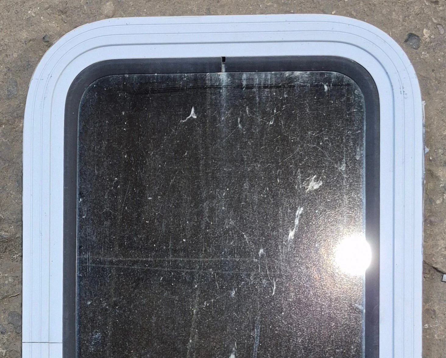 Used White Radius Non Opening Window : 13 1/2" W x 23 1/2" H x 1 7/8" D - Image 2