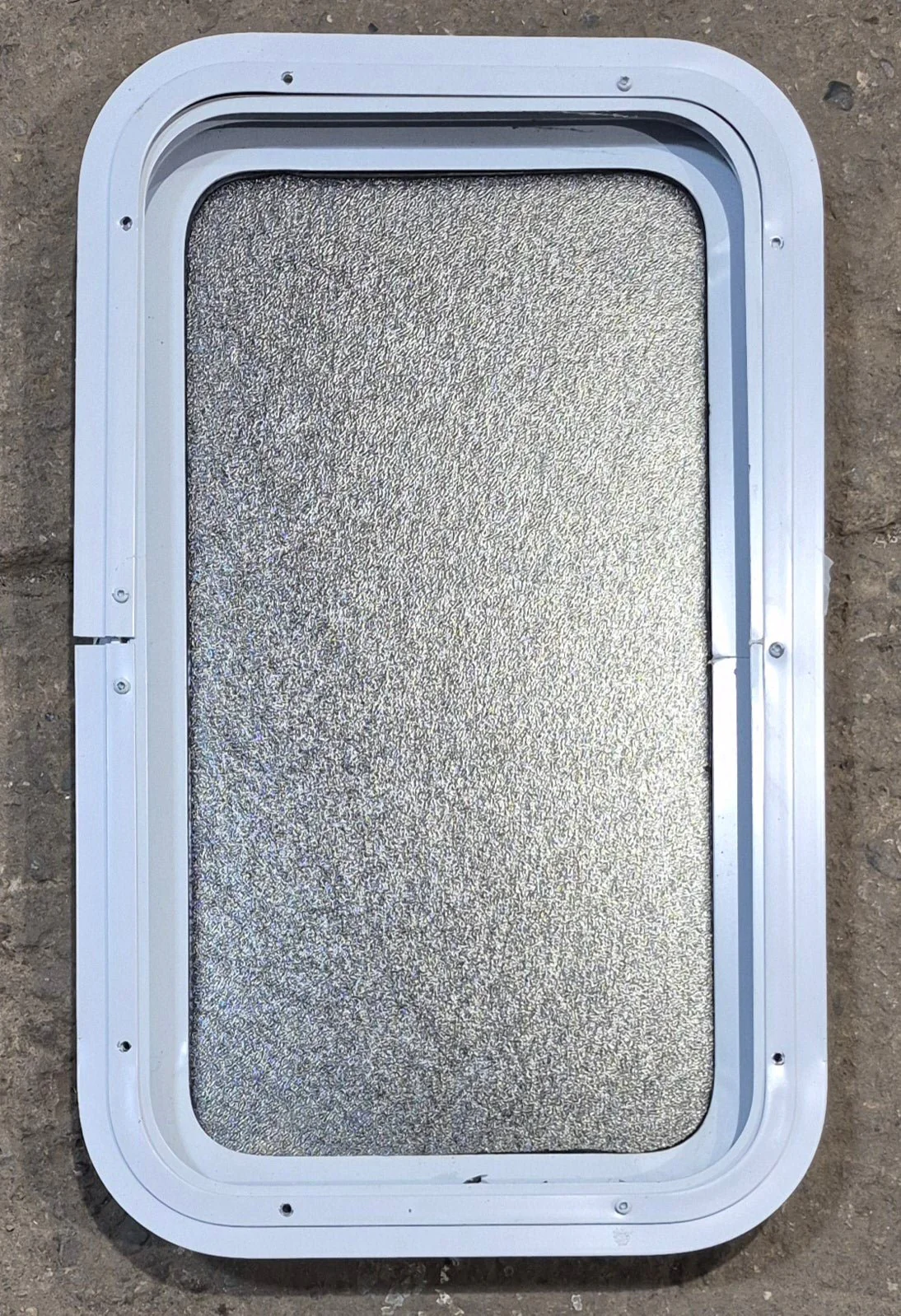 Used White Radius Non Opening Window : 13 1/2" W x 23 1/2" H x 1 7/8" D - Image 4