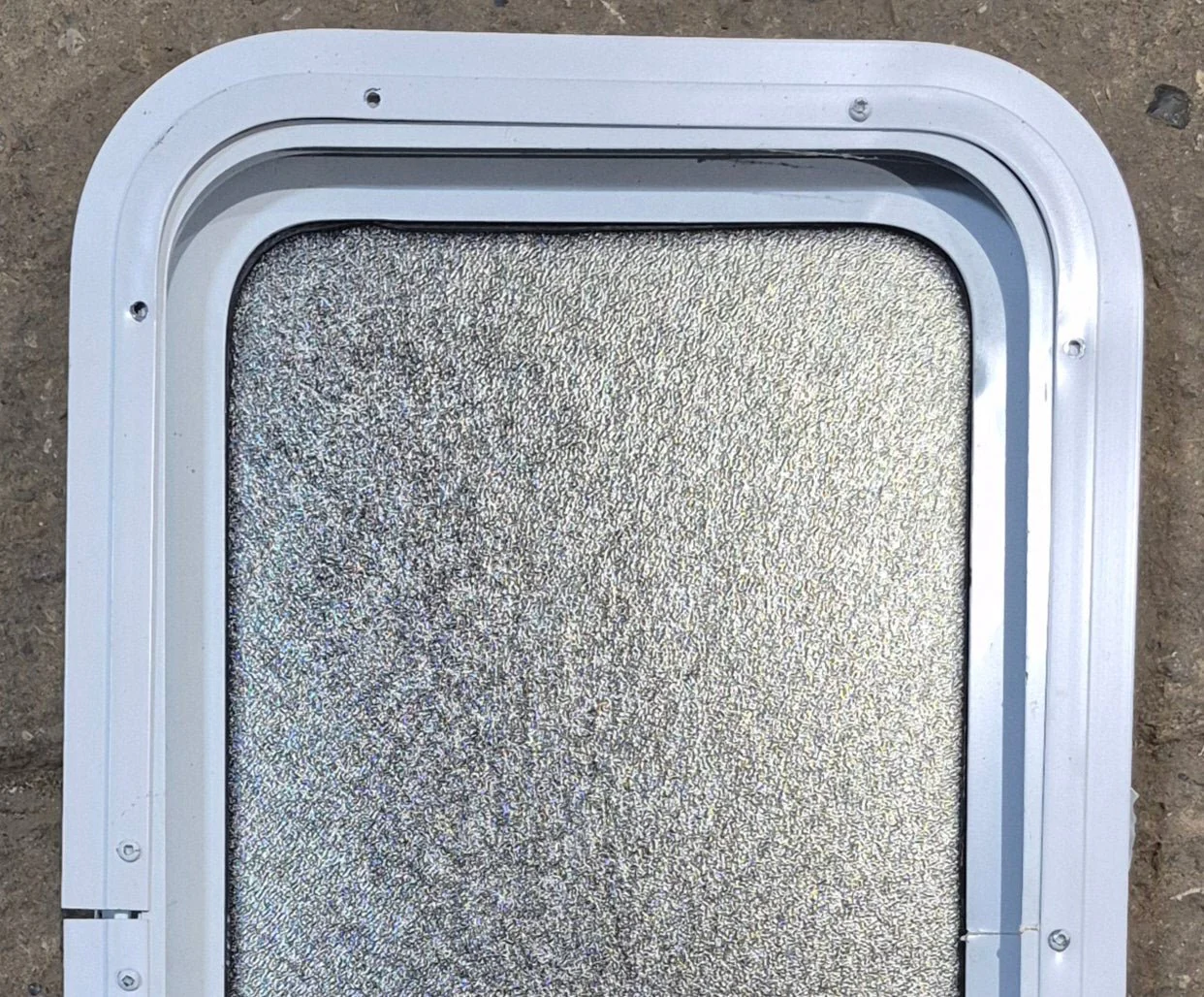 Used White Radius Non Opening Window : 13 1/2" W x 23 1/2" H x 1 7/8" D - Image 5