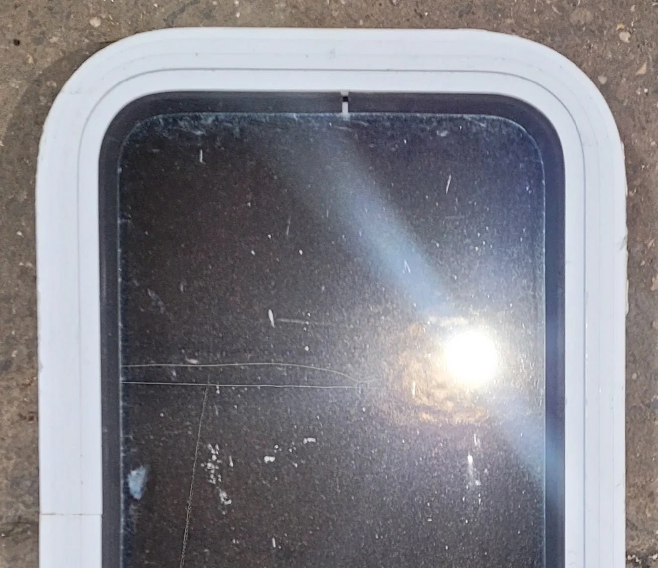 Used White Radius Non Opening Window : 13 1/2" W x 23 1/2" H x 1 7/8" D - Image 3