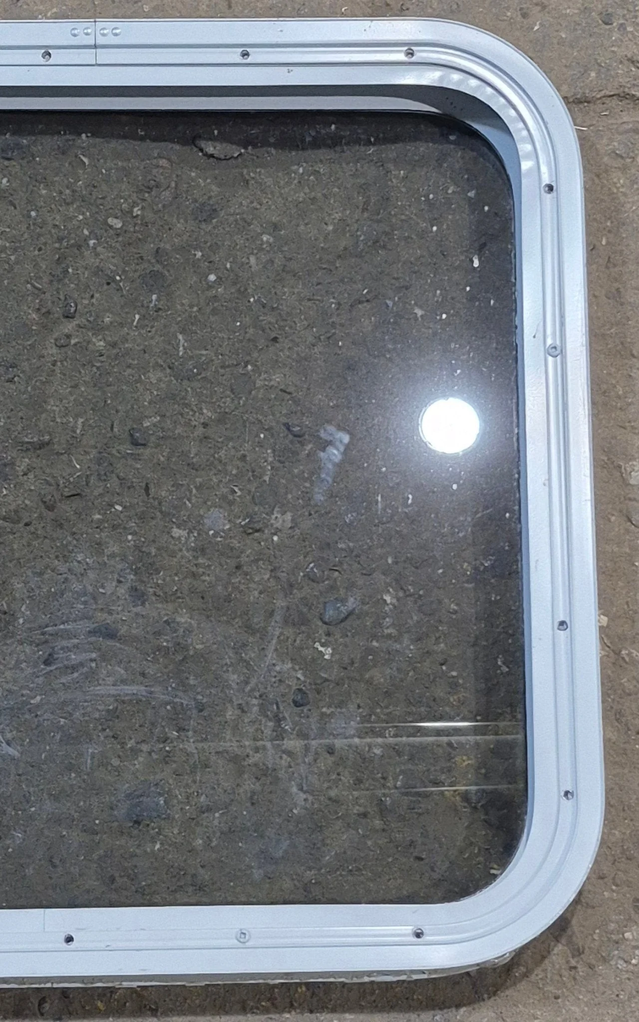 Used White Radius Non Opening Window : 23 1/2" W x 21 1/4" H x 1 7/8" D - Image 6