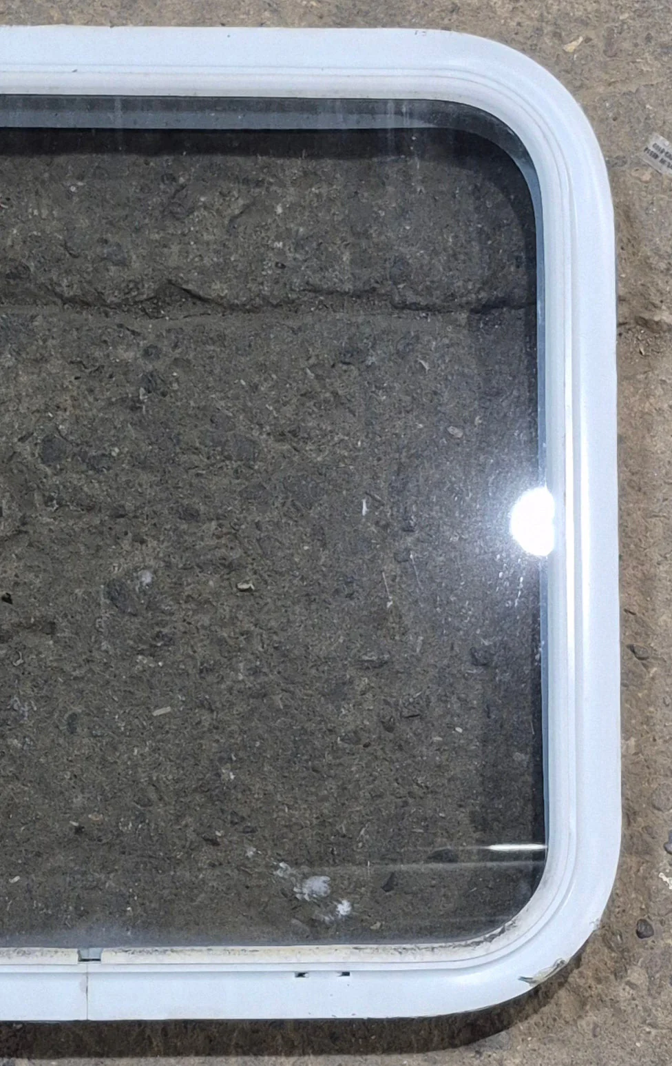 Used White Radius Non Opening Window : 23 1/2" W x 21 1/4" H x 1 7/8" D - Image 3
