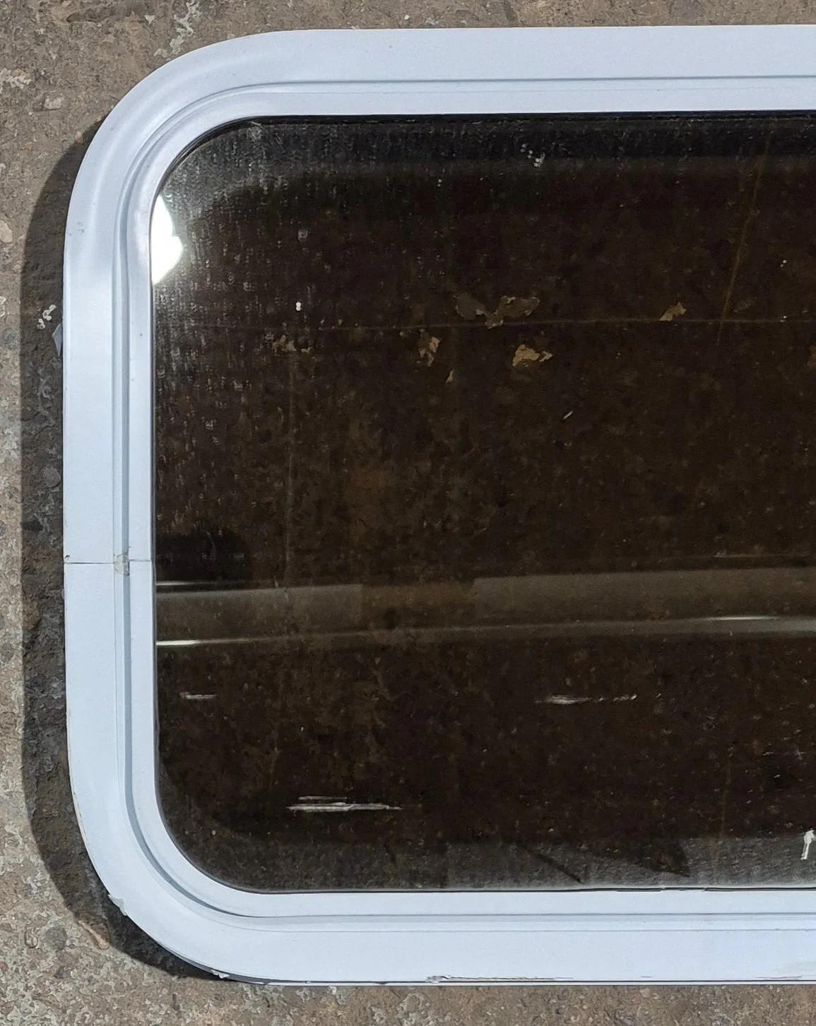 Used White Radius Non Opening Window : 24 1/4" W x 16 3/4" H x 1 7/8" D - Image 2