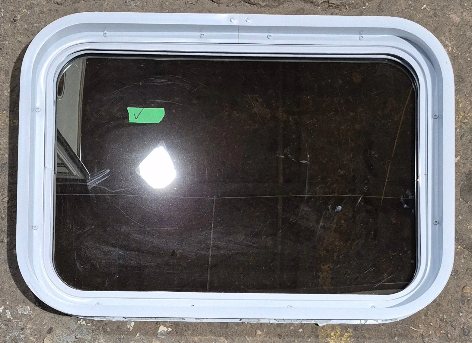Used White Radius Non Opening Window : 24 1/4" W x 16 3/4" H x 1 7/8" D - Image 5