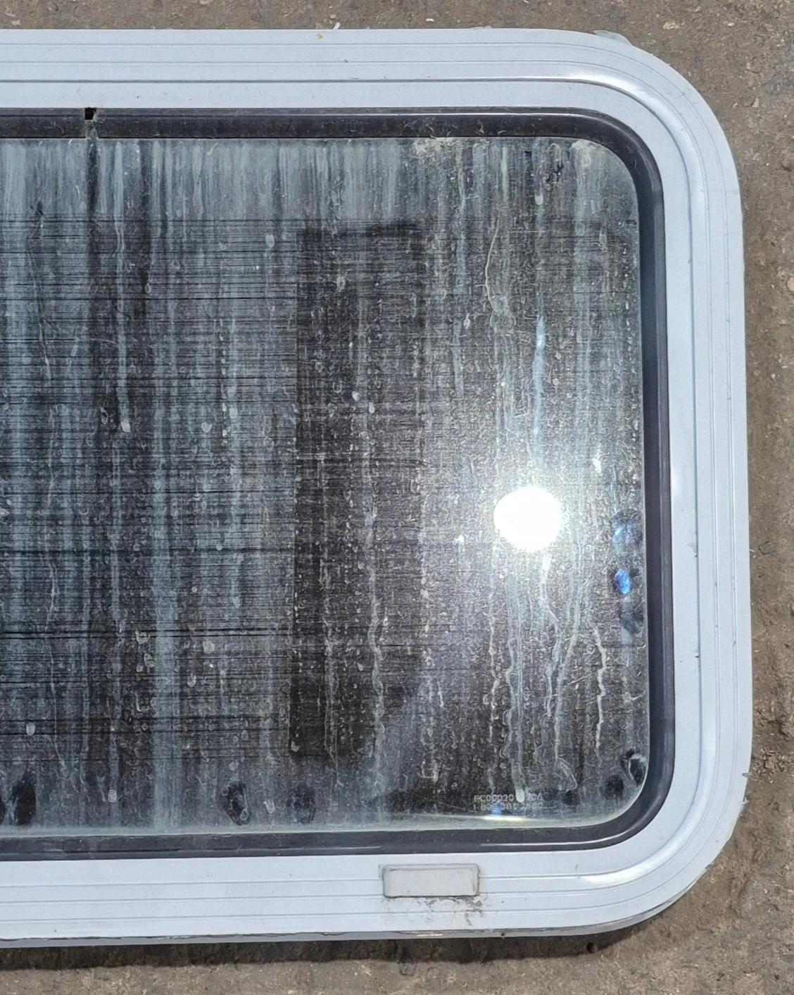 Used White Radius Non Opening Window : 24" W x 16 1/2" H x 1 7/8" D - Image 3