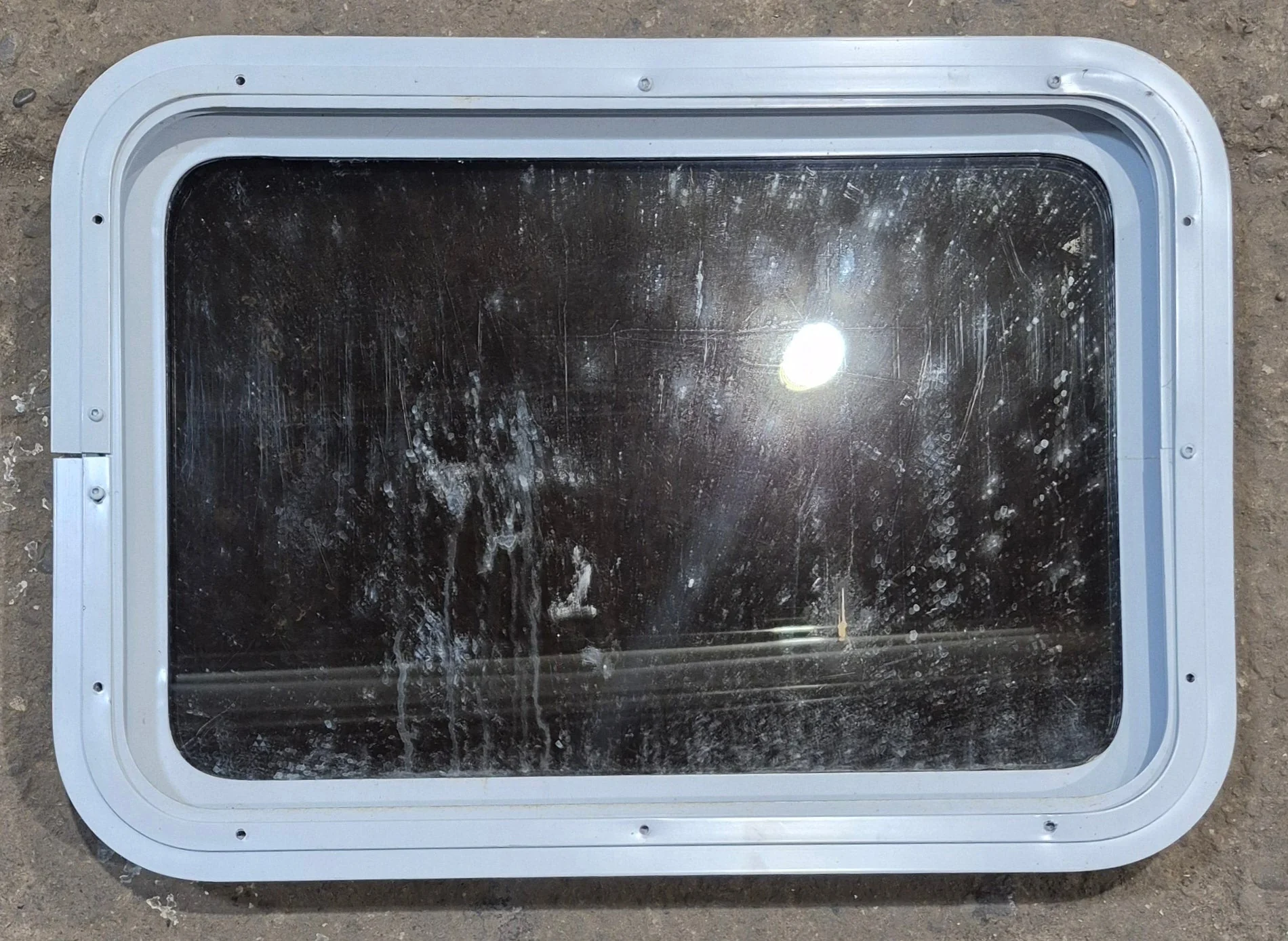 Used White Radius Non Opening Window : 24" W x 16 1/2" H x 1 7/8" D - Image 5