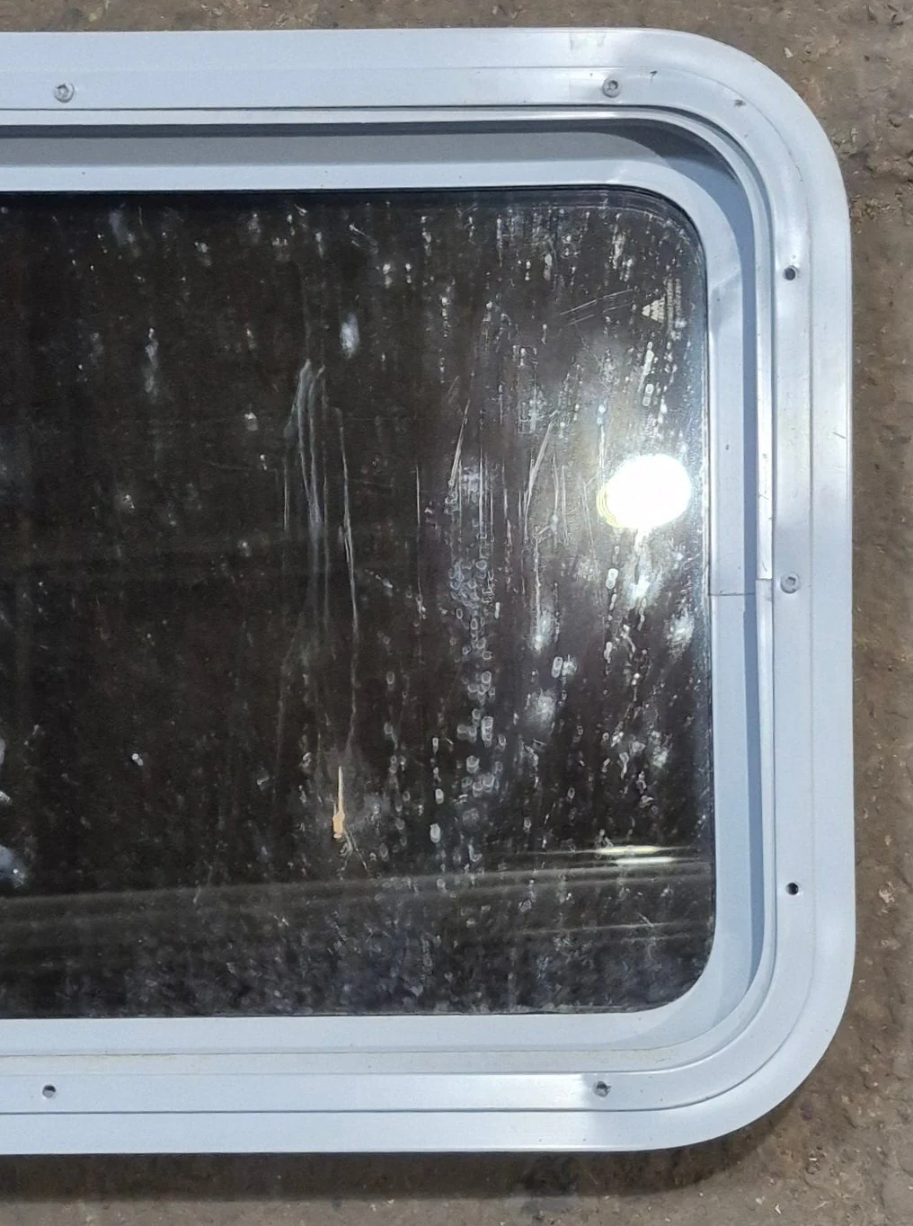 Used White Radius Non Opening Window : 24" W x 16 1/2" H x 1 7/8" D - Image 7