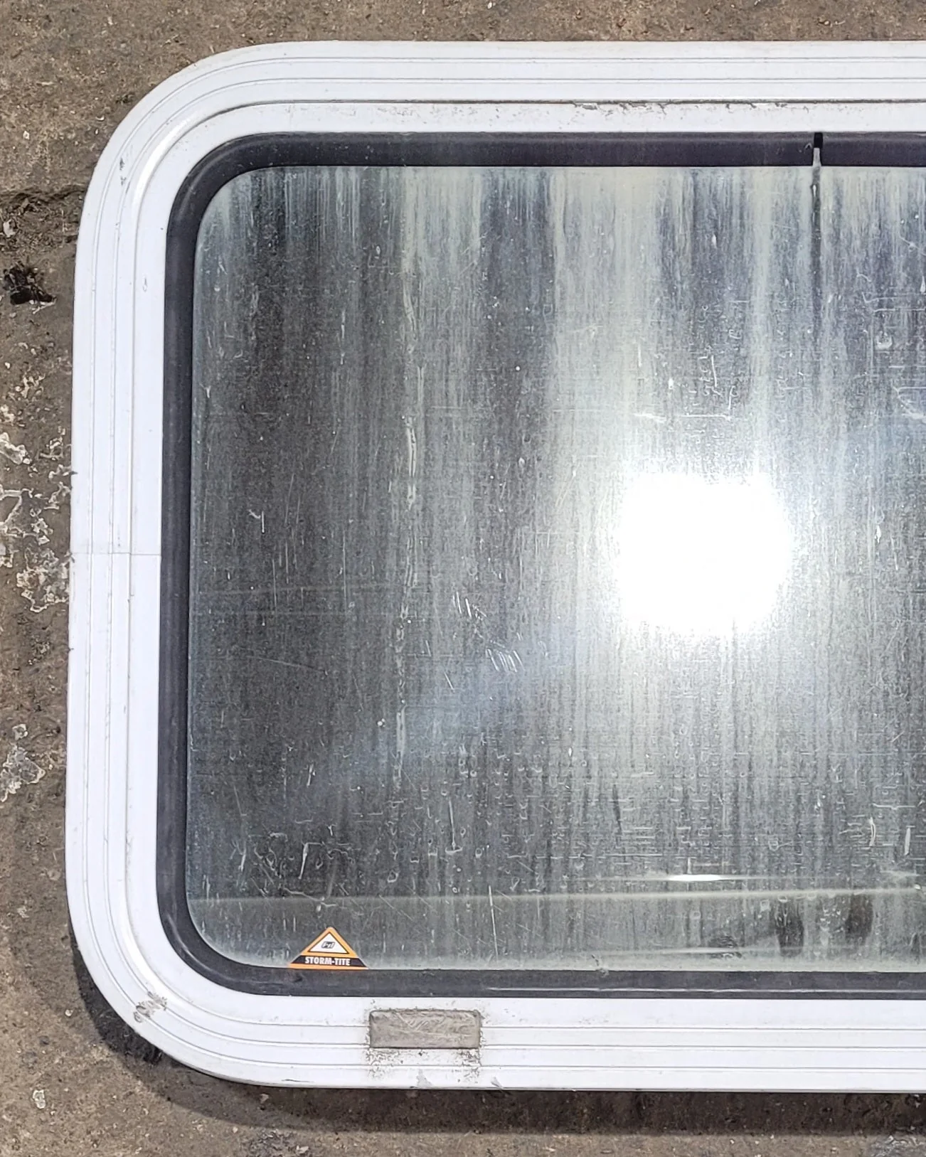 Used White Radius Non Opening Window : 24" W x 16 1/2" H x 1 7/8" D - Image 2
