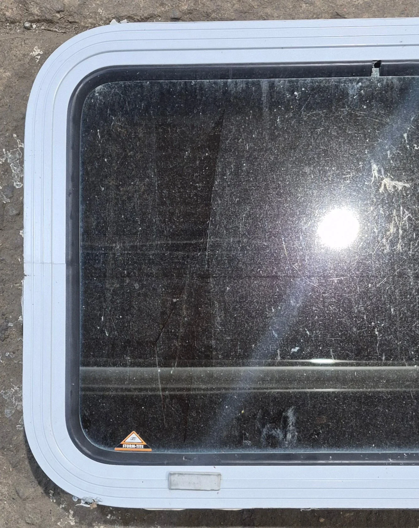 Used White Radius Non Opening Window : 24" W x 16 1/2" H x 1 7/8" D - Image 2